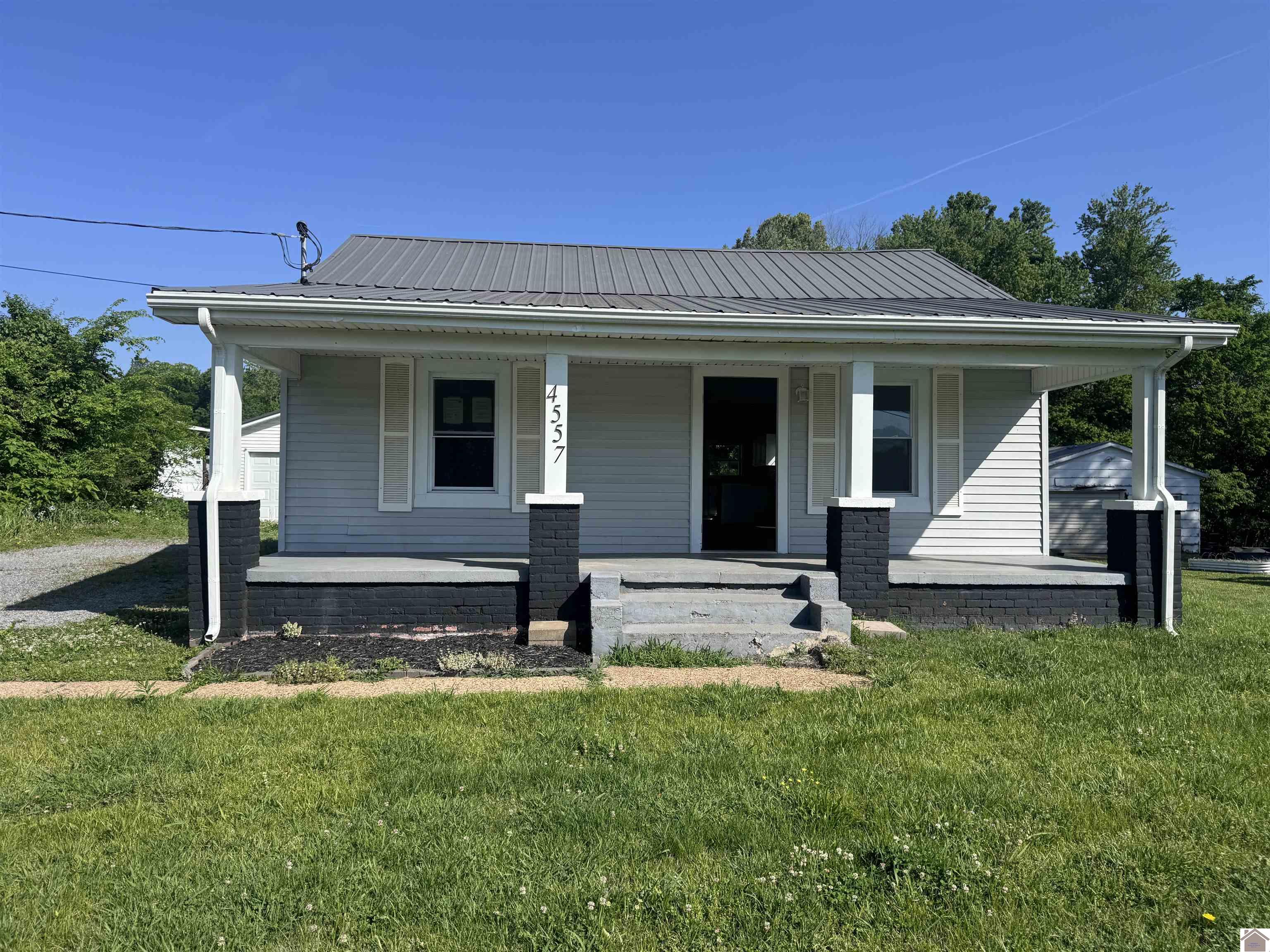 4557 Hendron Road
