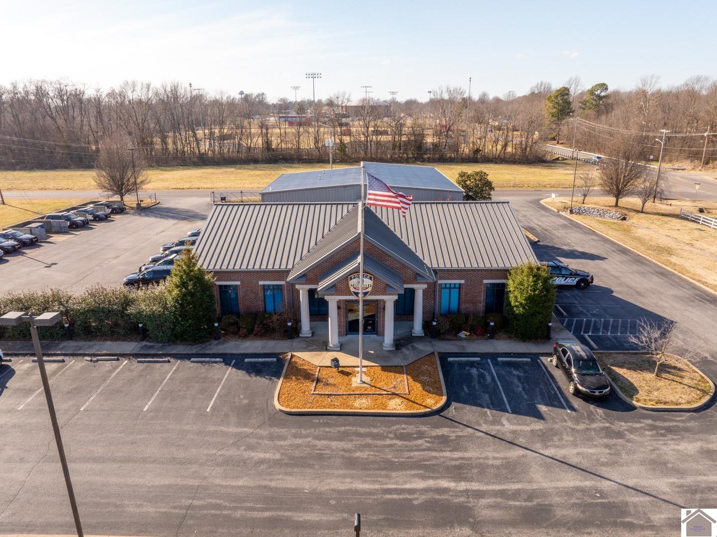 Photo 1 of 23 — 900 S Commonwealth Drive, Mayfield, KY 42066
