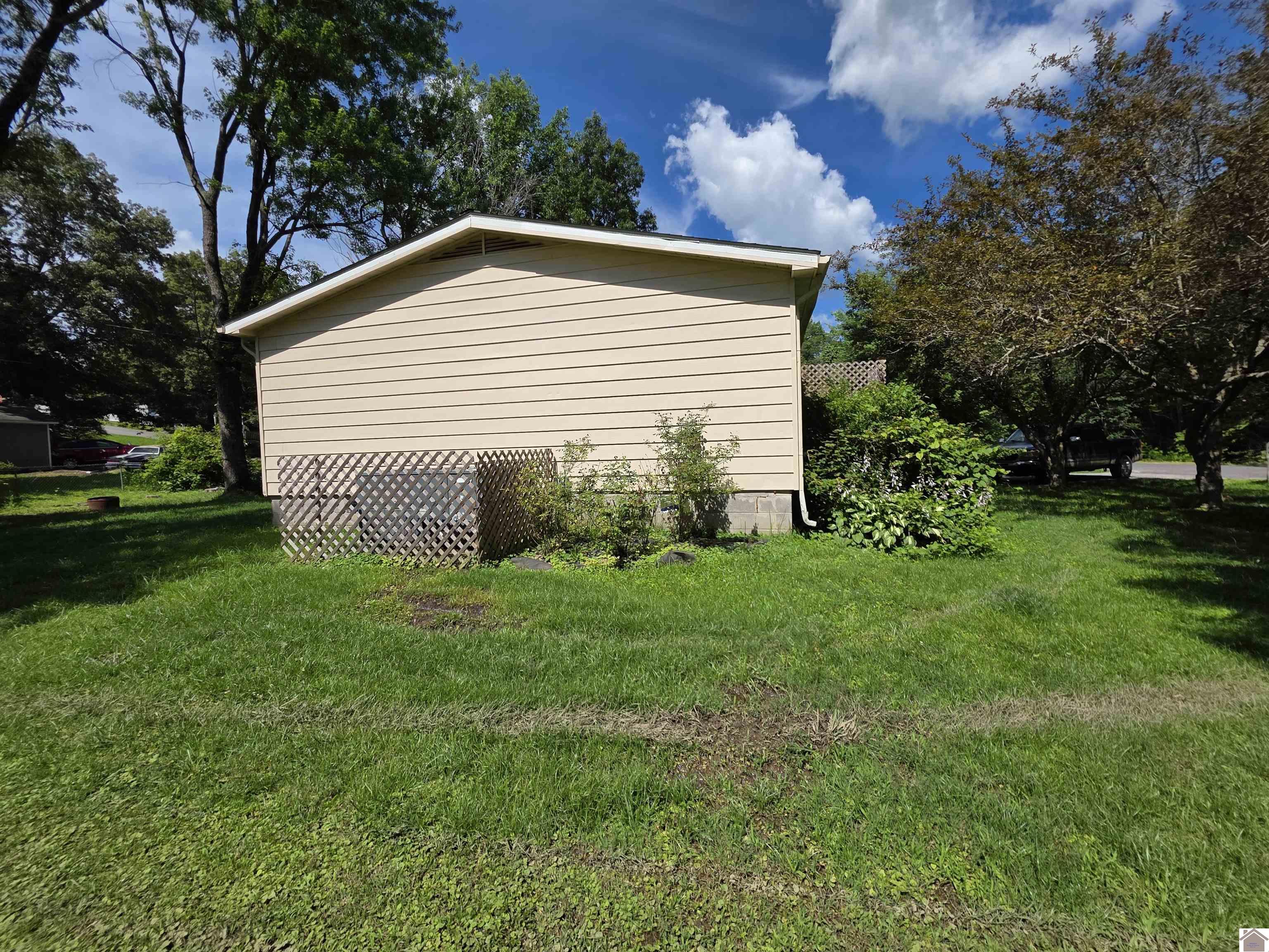 1501 Creekside Drive