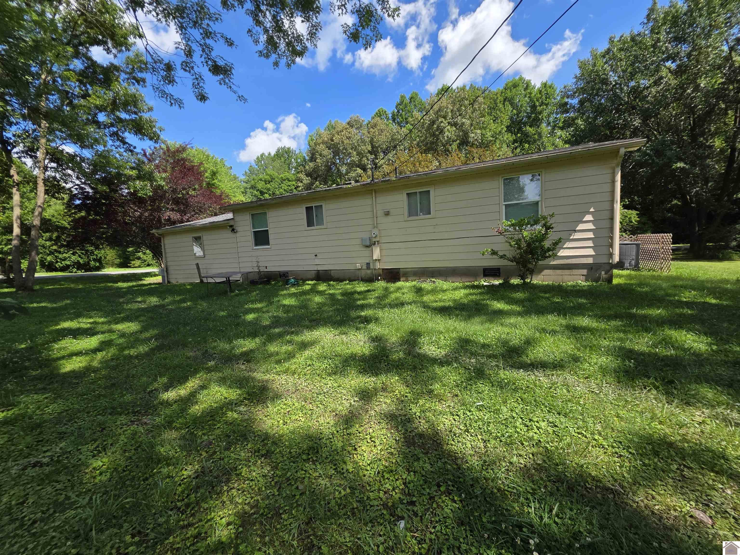 1501 Creekside Drive