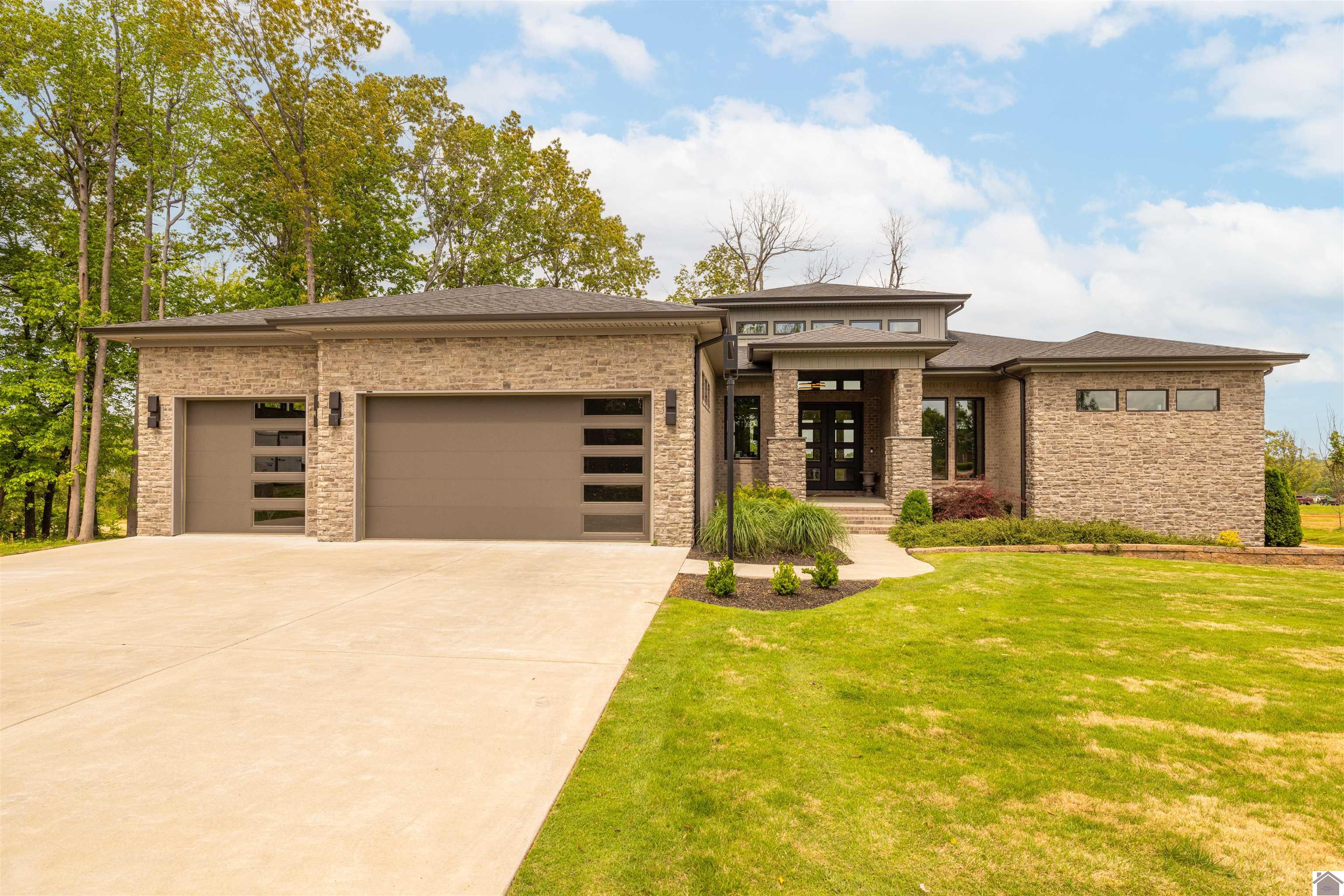 390 Forest Ridge