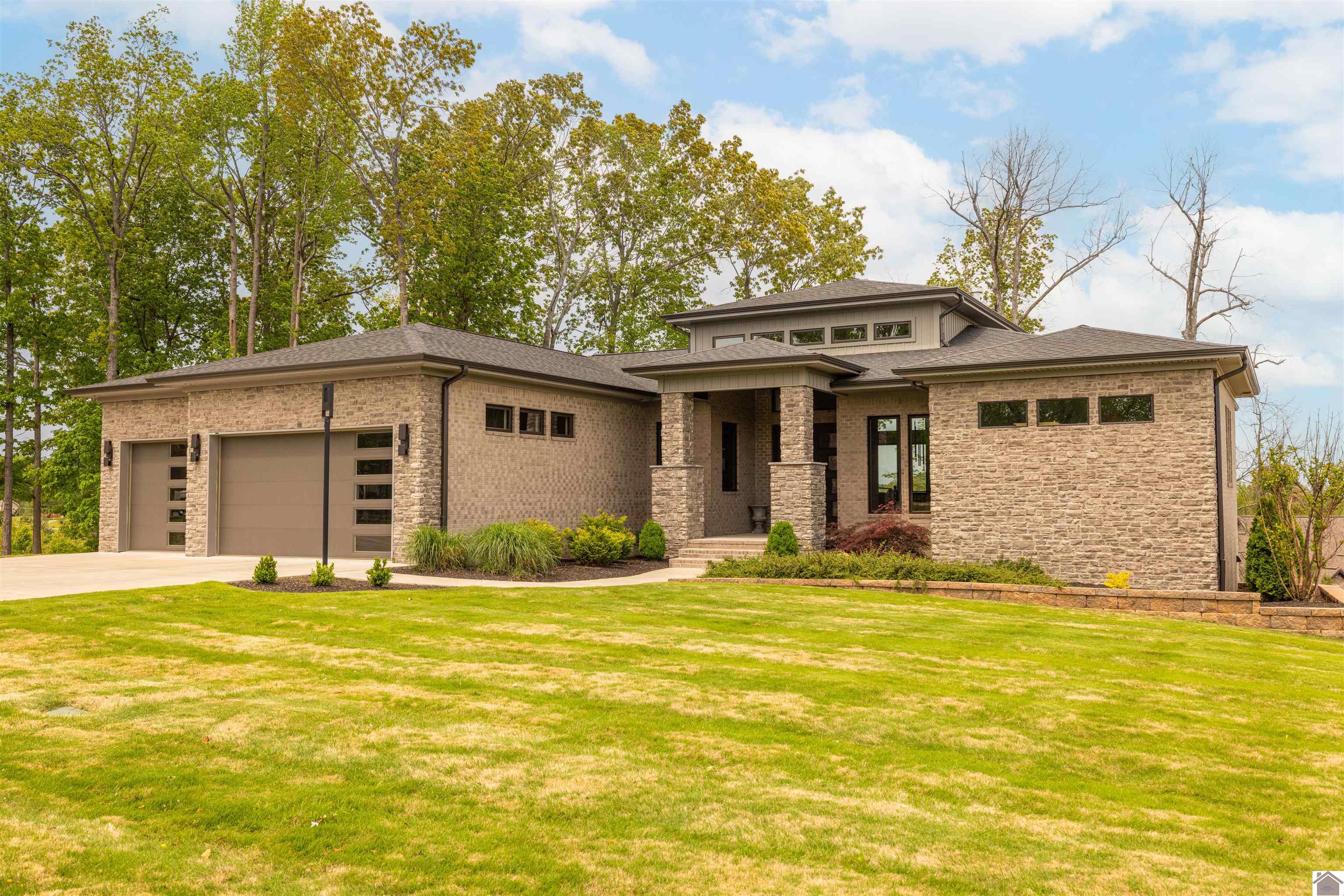 390 Forest Ridge
