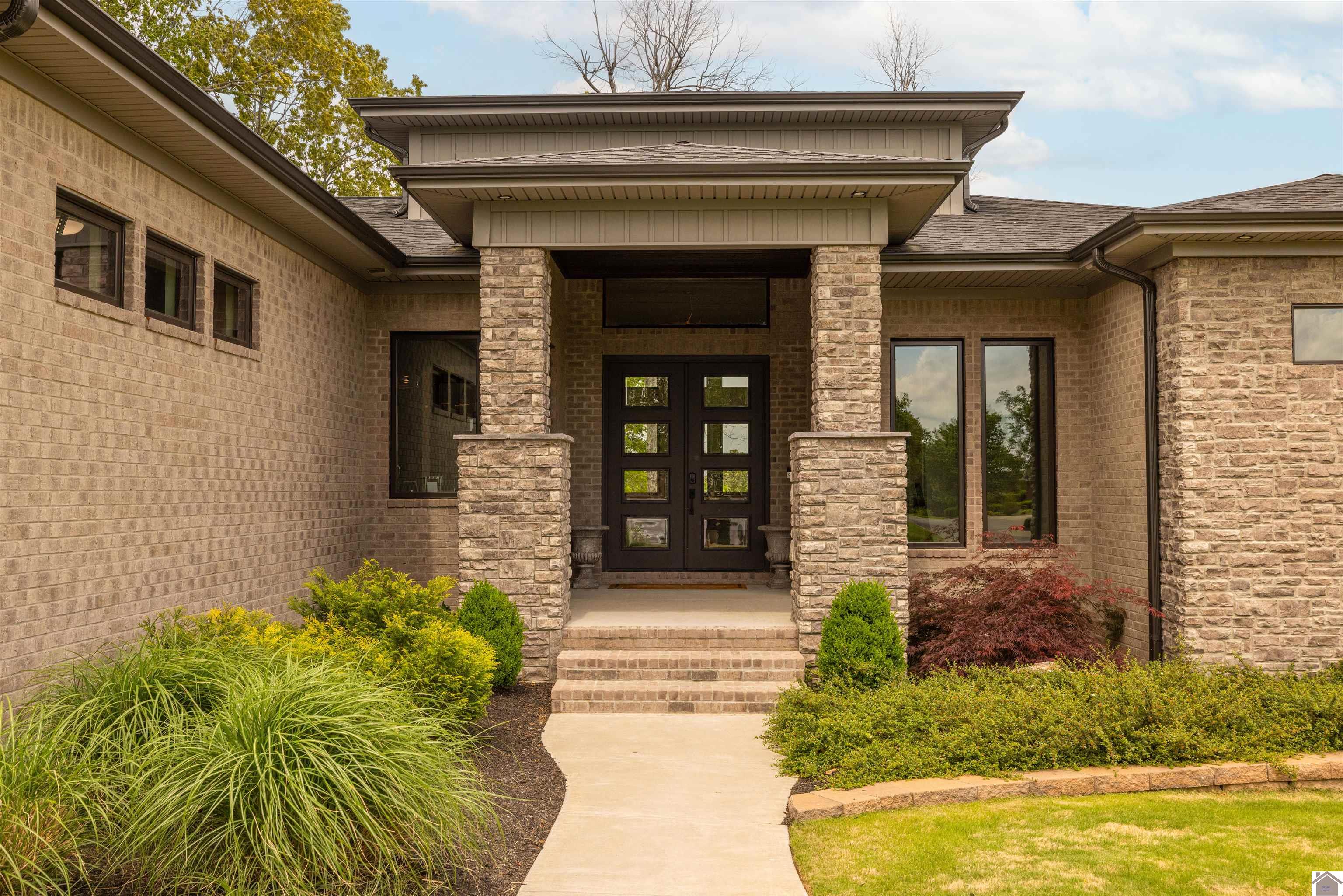 390 Forest Ridge