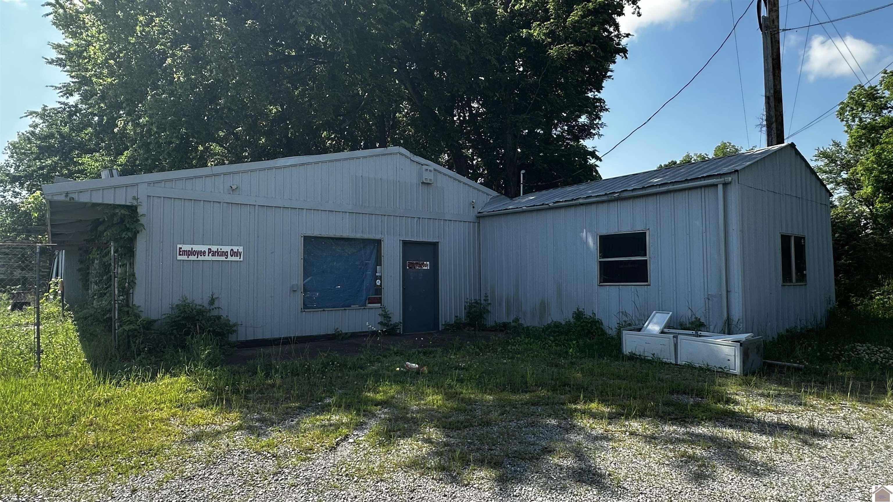1055 US HWY 60E