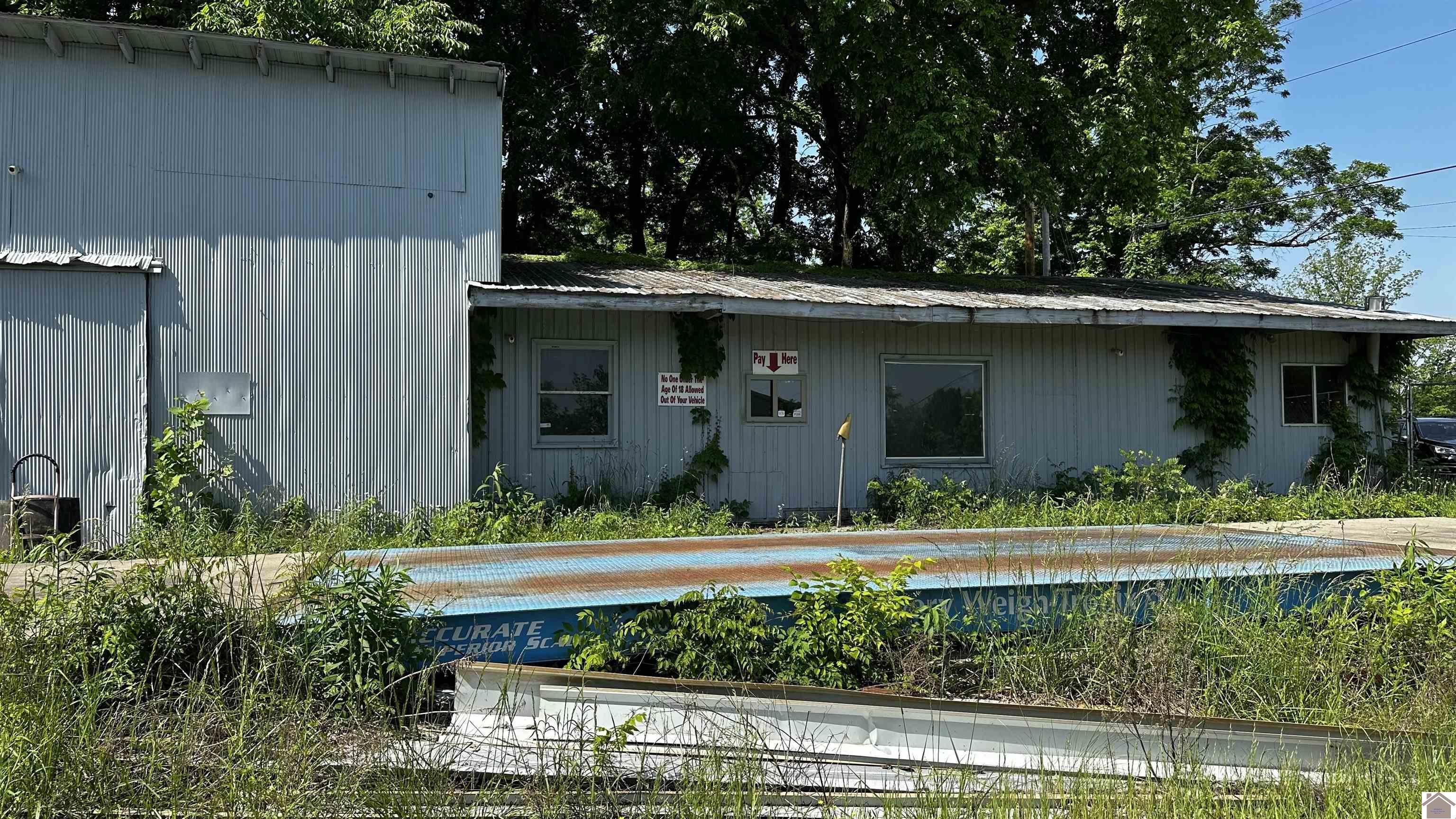 1055 US HWY 60E
