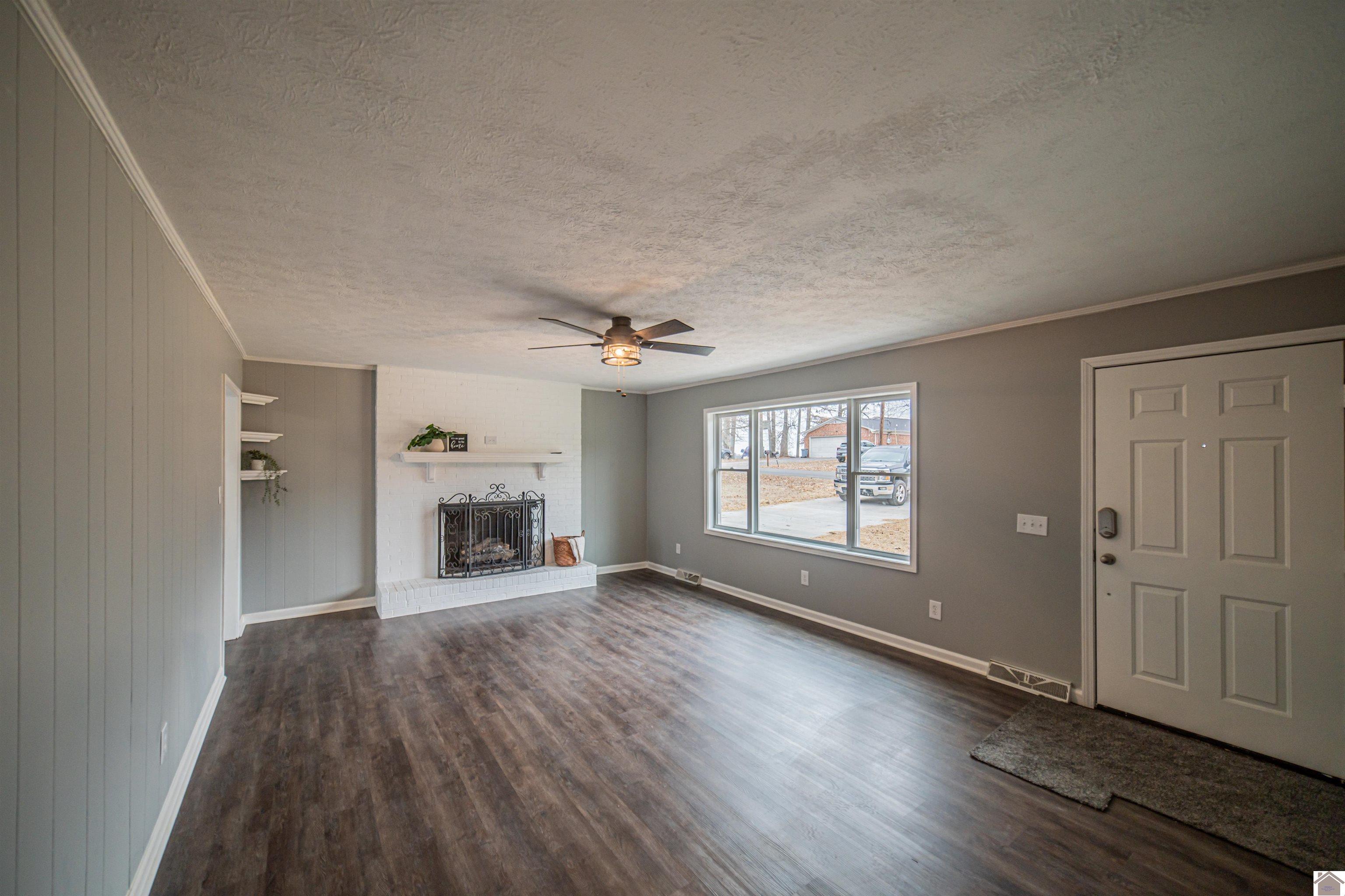 442 Whispering Oaks Loop