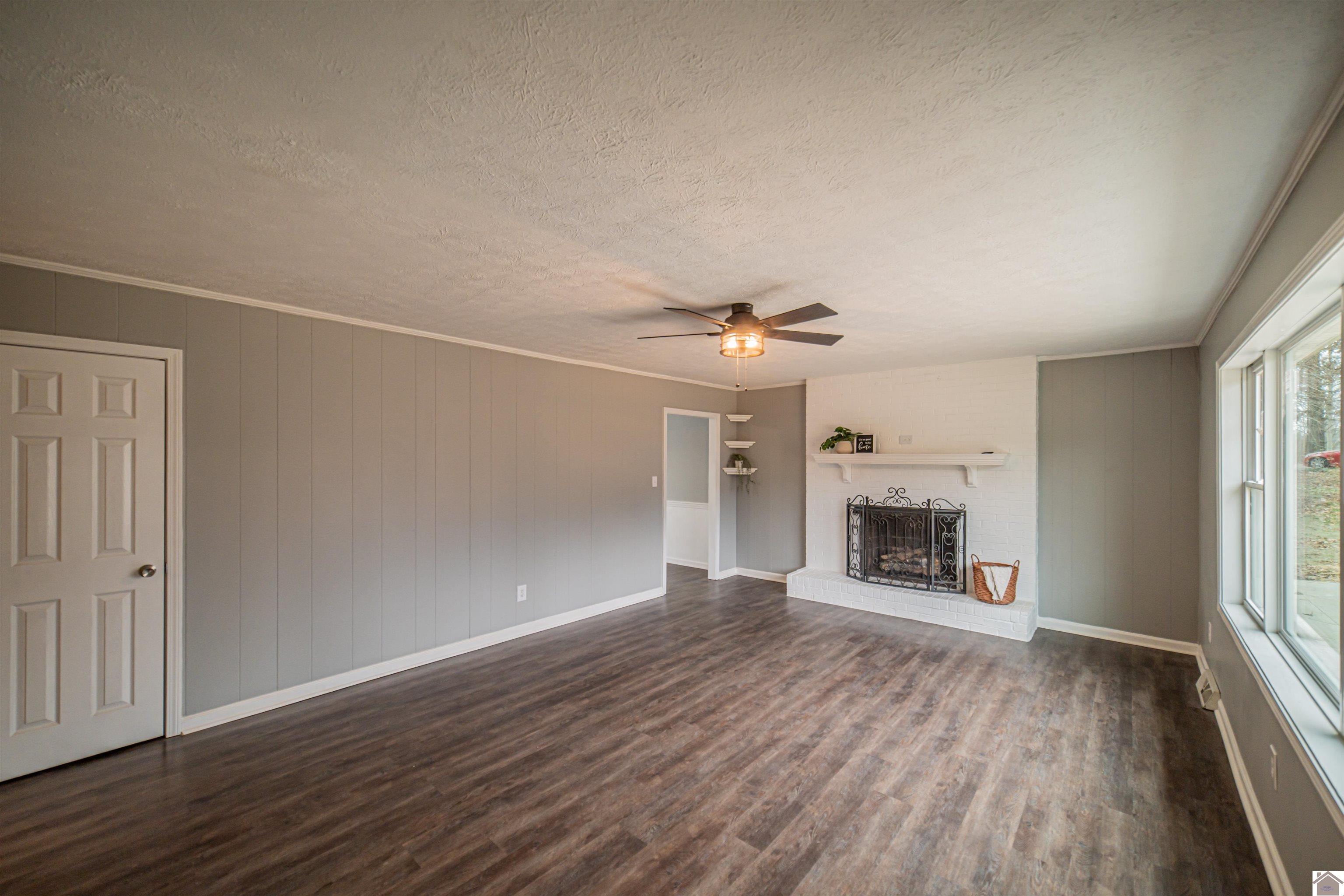 442 Whispering Oaks Loop