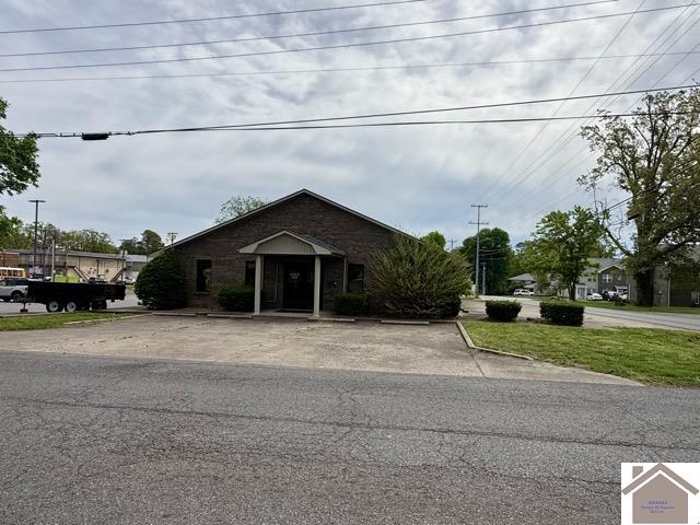 Photo 1 of 18 — 109 S 15th St, Murray, KY 42071