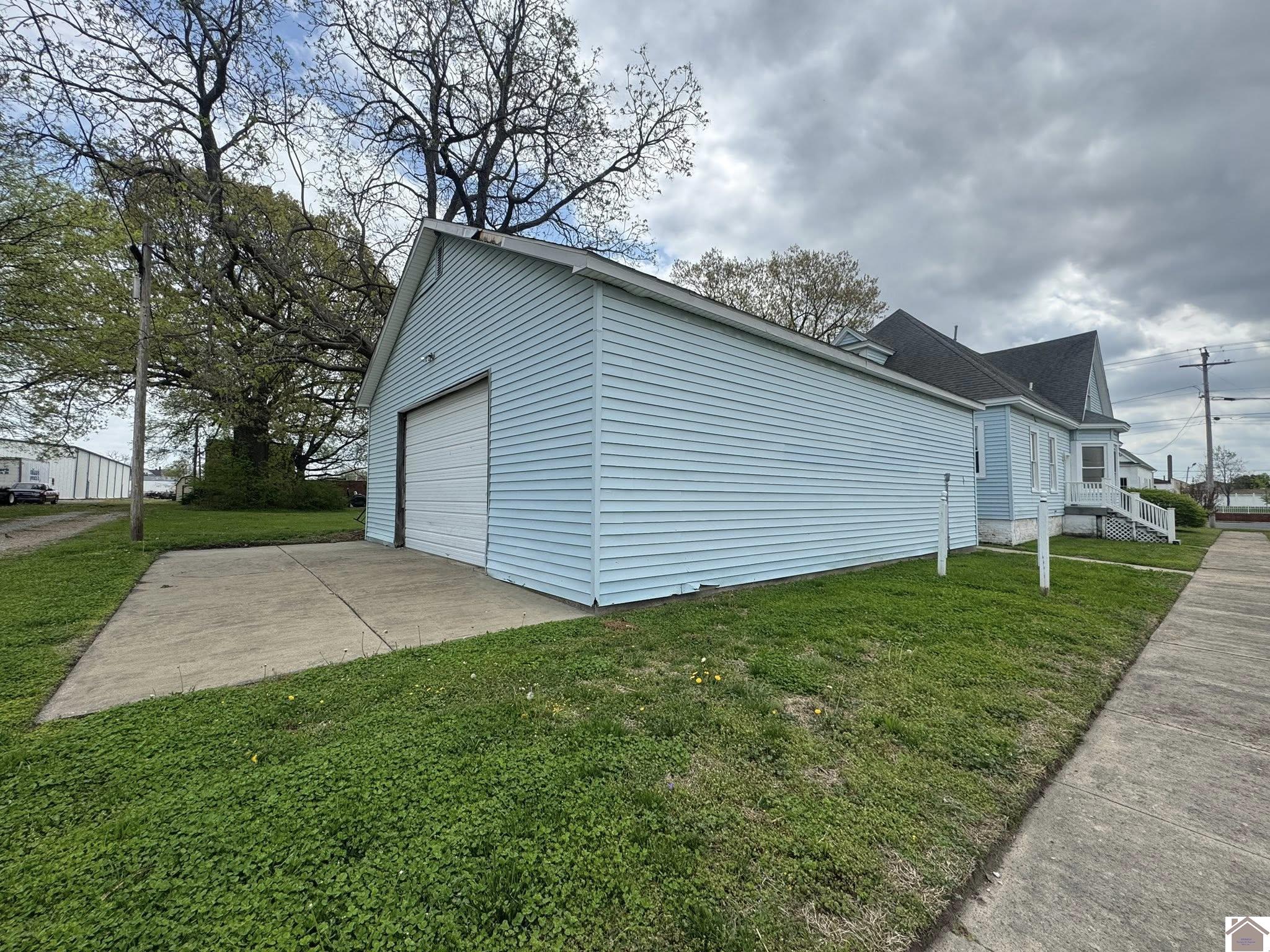 1049 Jefferson