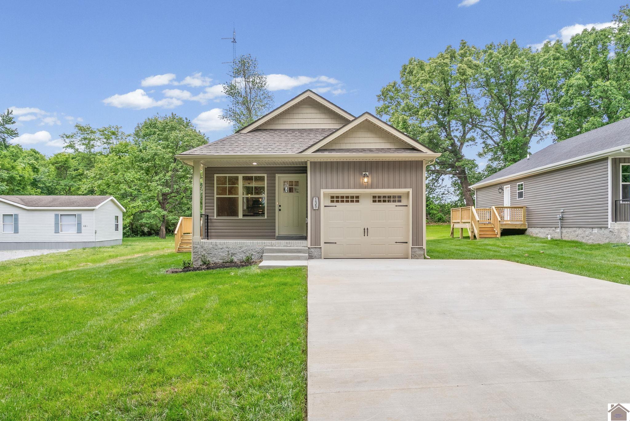 Photo 1 of 32 — 135 Illinois Ave, Oak Grove, KY 42262
