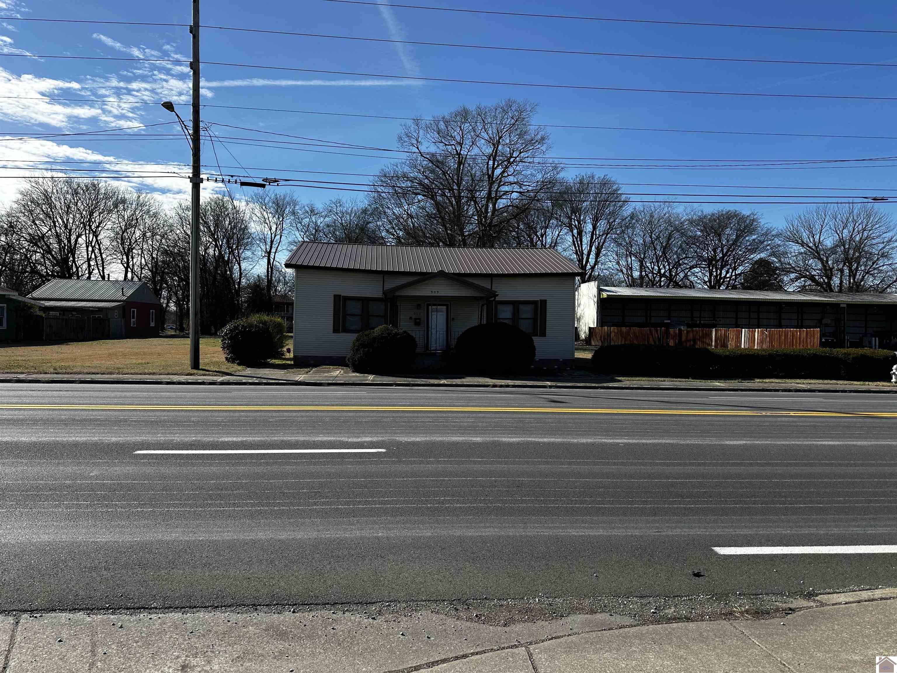 907, 909, 913 S 3rd Street