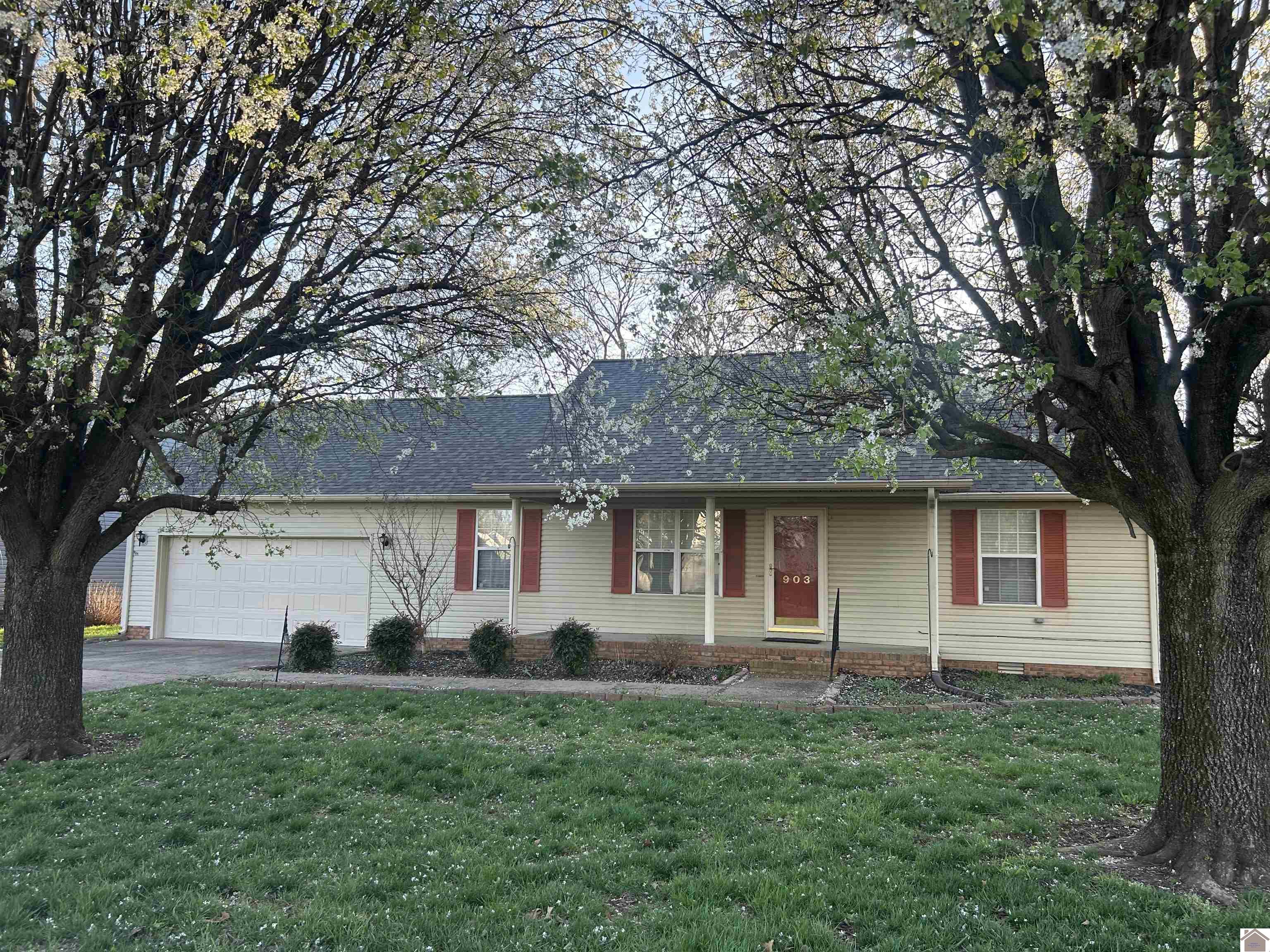 Photo 1 of 24 — 903 Sivley Road, Hopkinsville, KY 42240