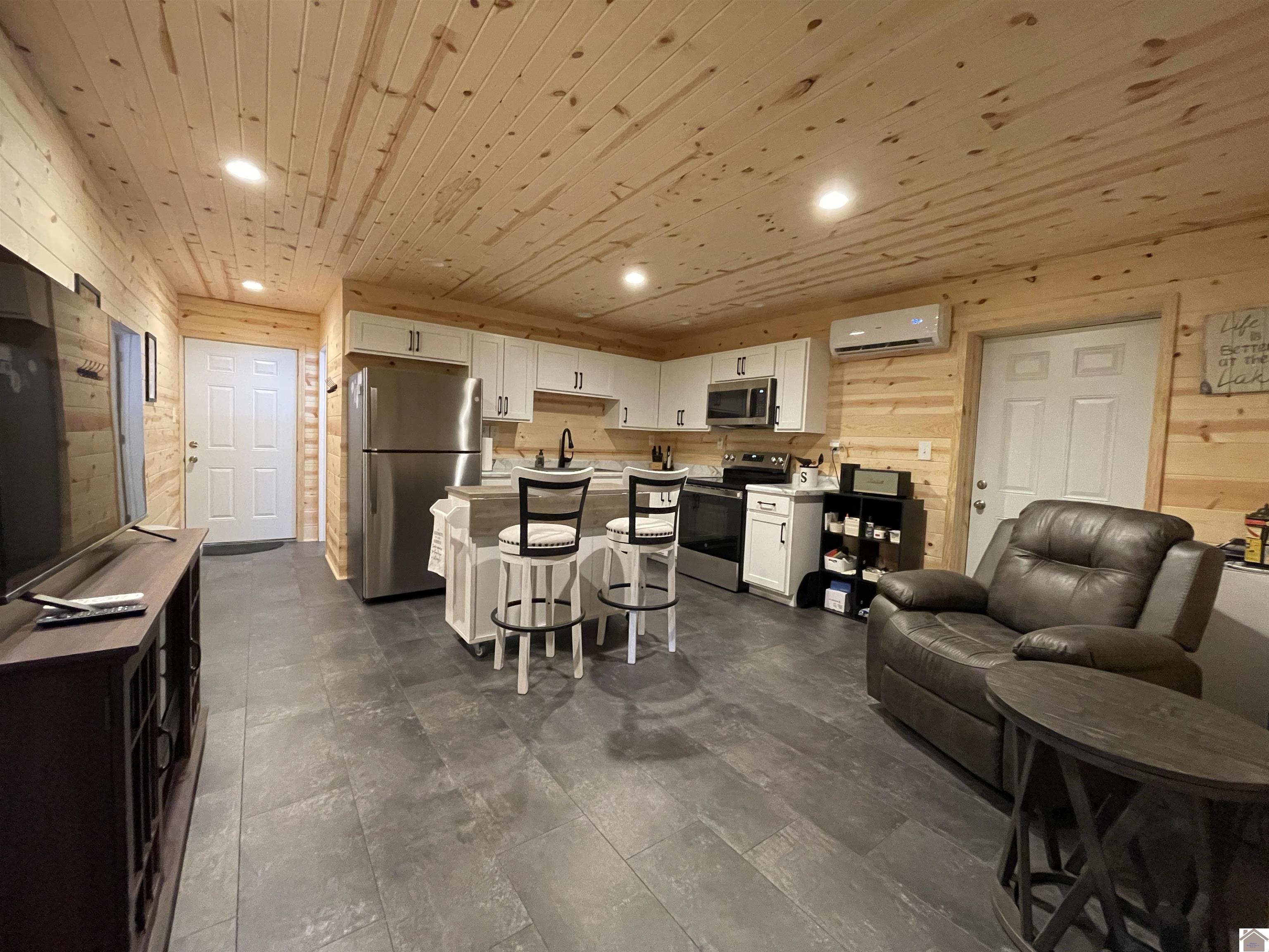 833 Cantrell Road