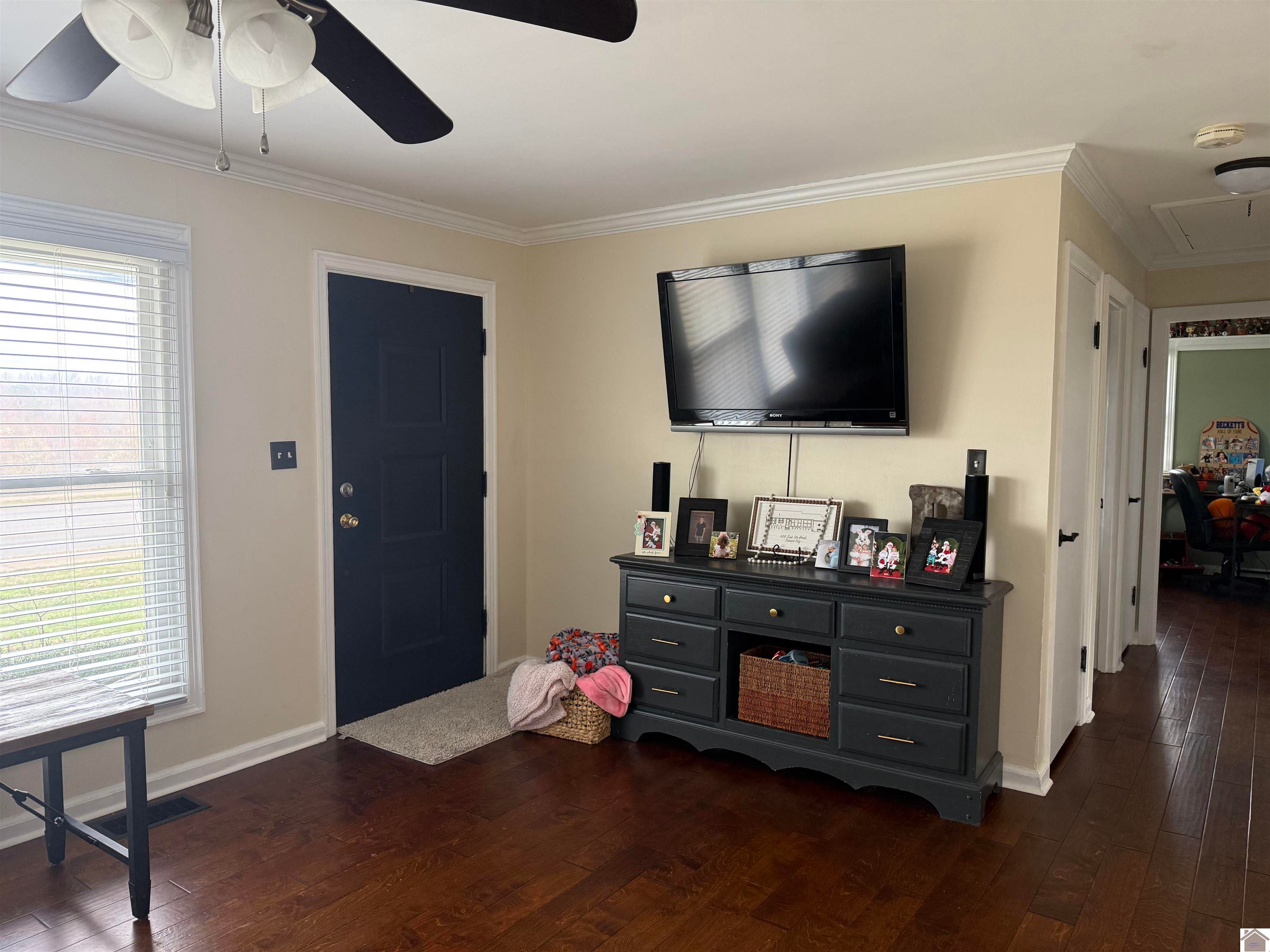 658 E 5th Ave - Photo 3