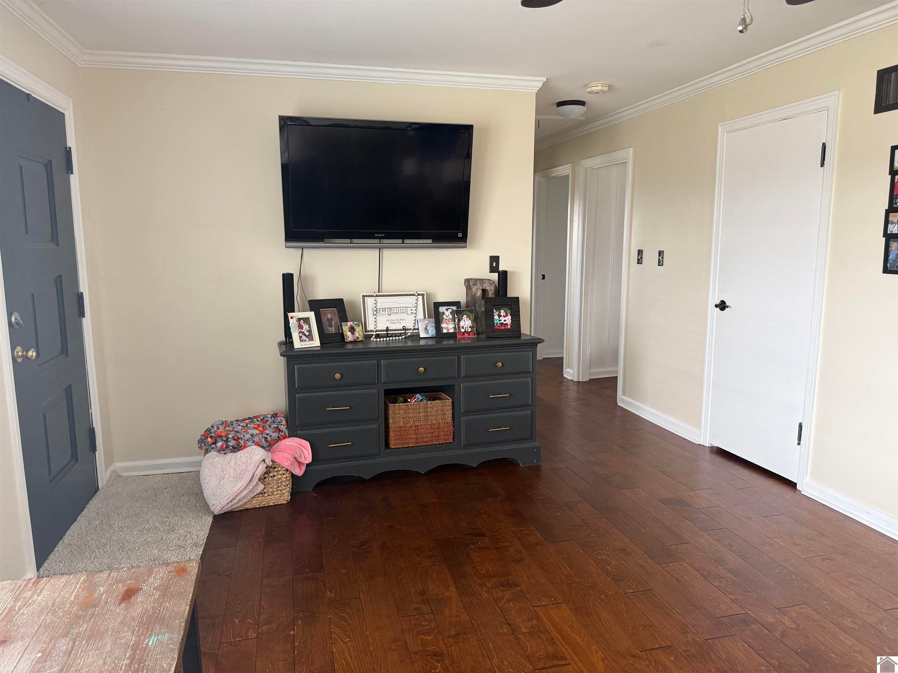 658 E 5th Ave - Photo 4