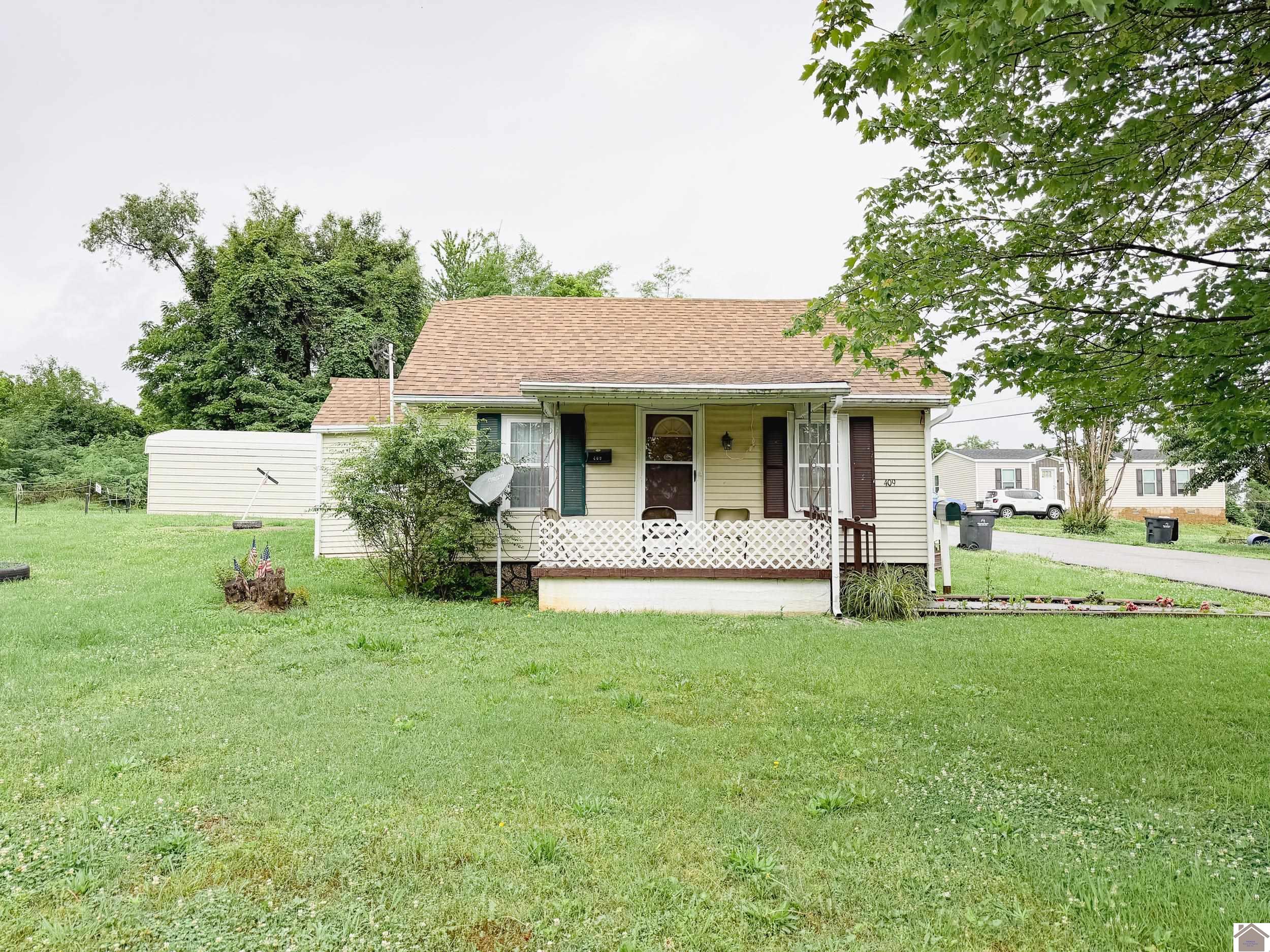 Photo 1 of 20 — 409 Willow Ln, Princeton, KY 42445