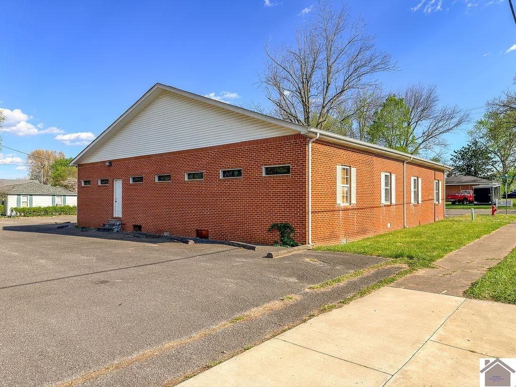 813 Poplar Street