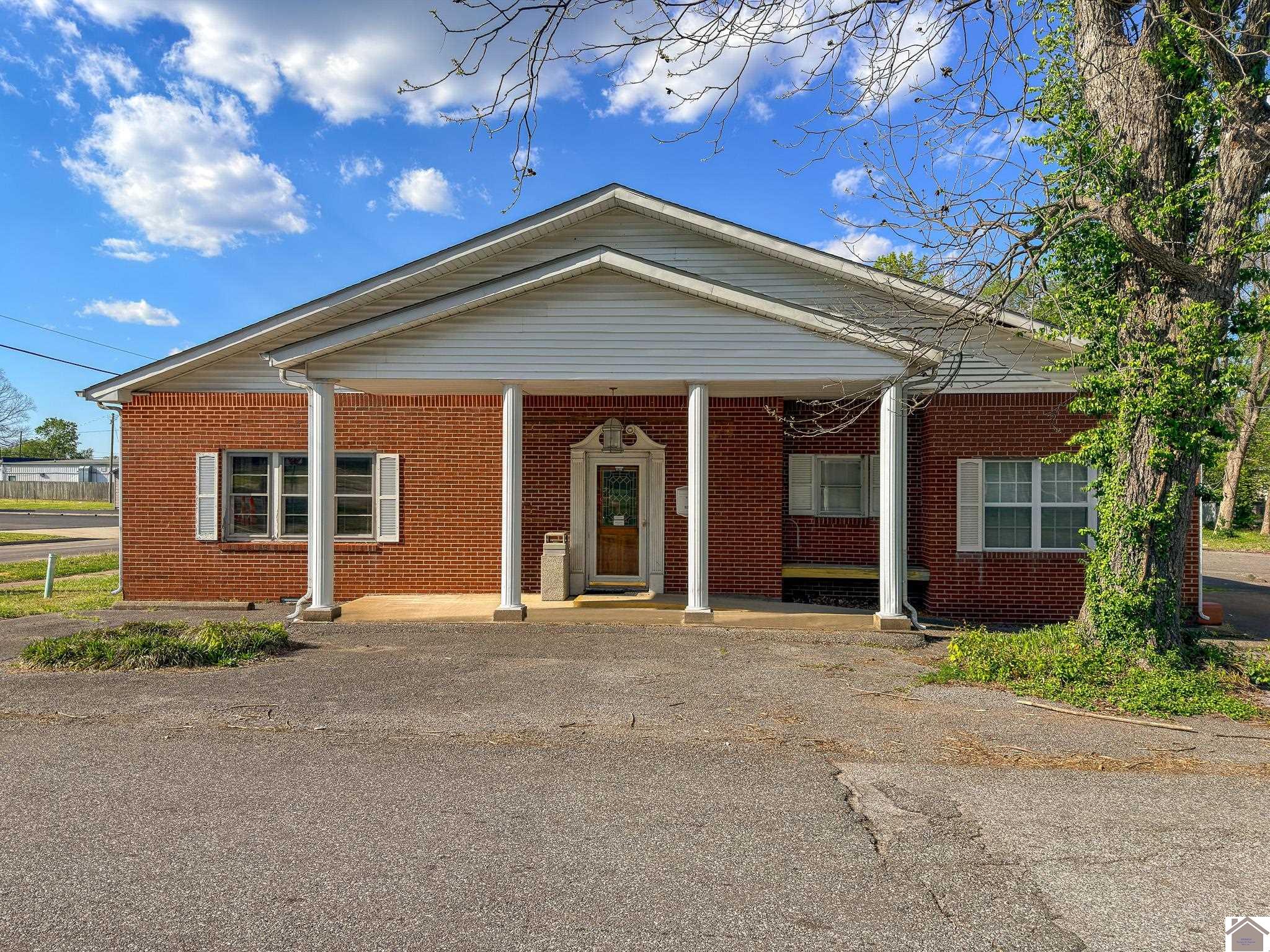 813 Poplar Street