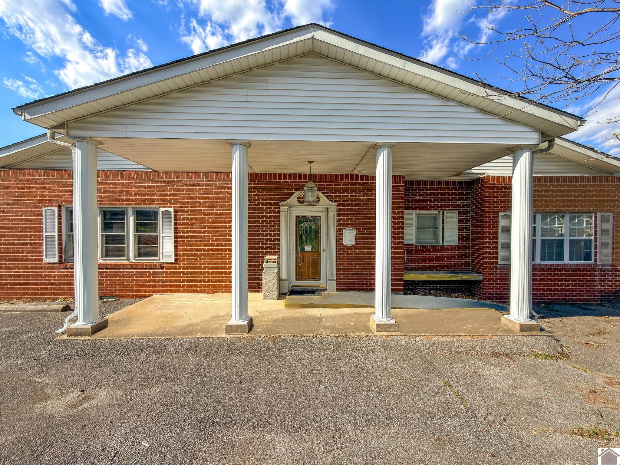 813 Poplar Street