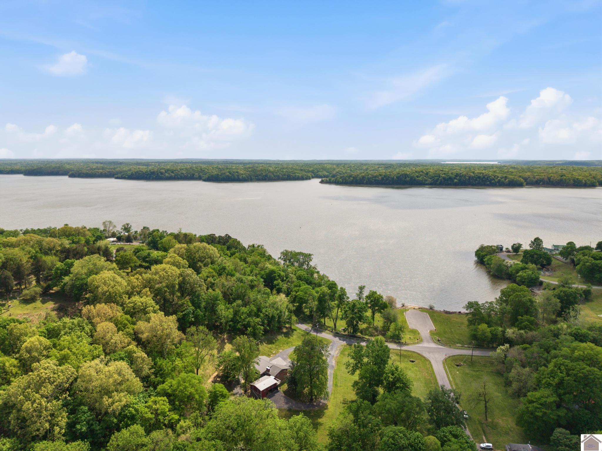 157 Lakeshore Dr