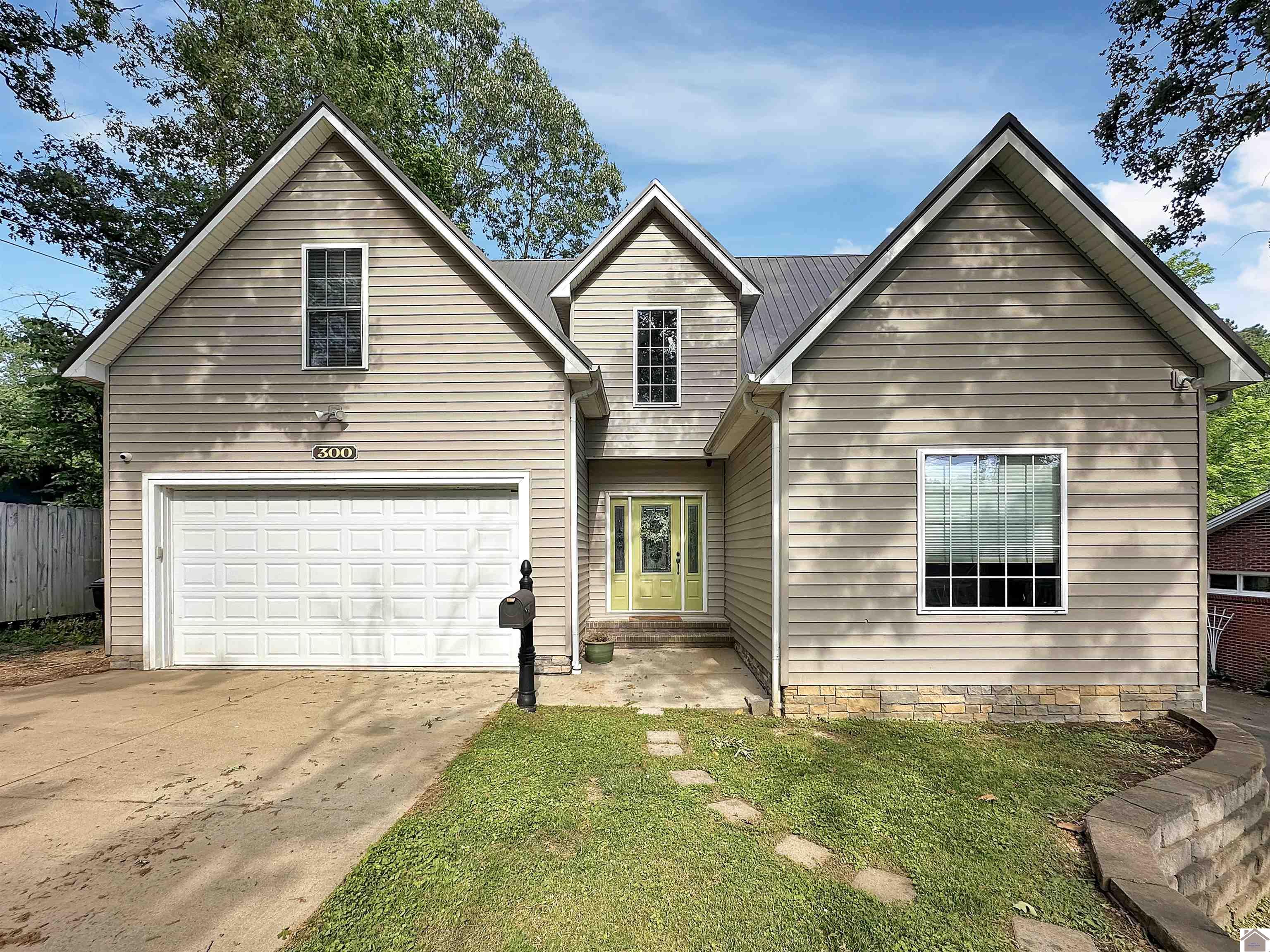 Photo 1 of 28 — 300 N 8th St, Murray, KY 42071