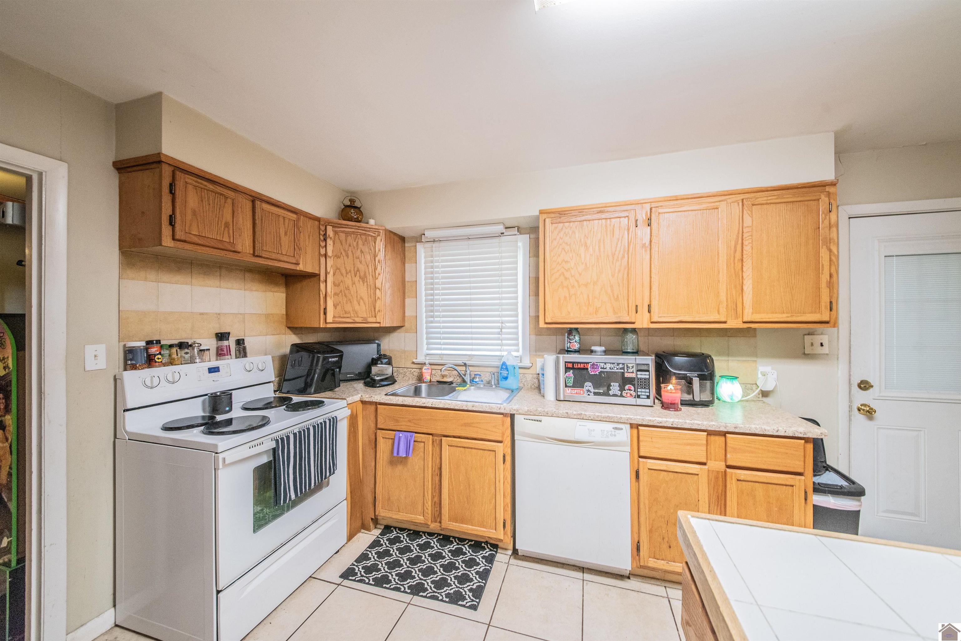3201 Buckner