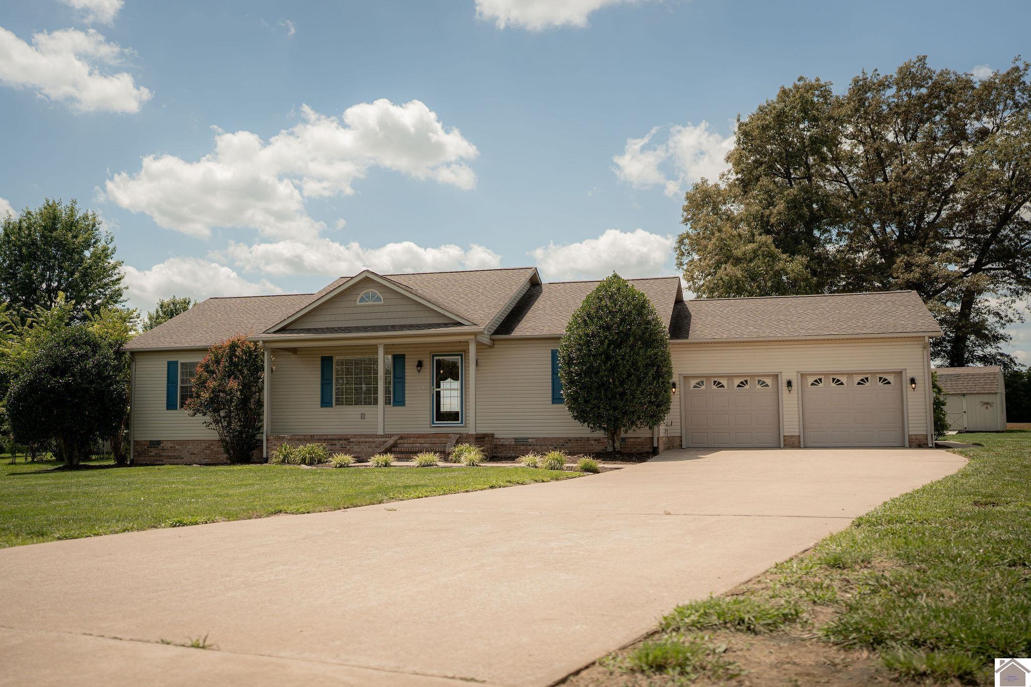 Photo 1 of 29 — 546 Smith's Lane, Mayfield, KY 42066