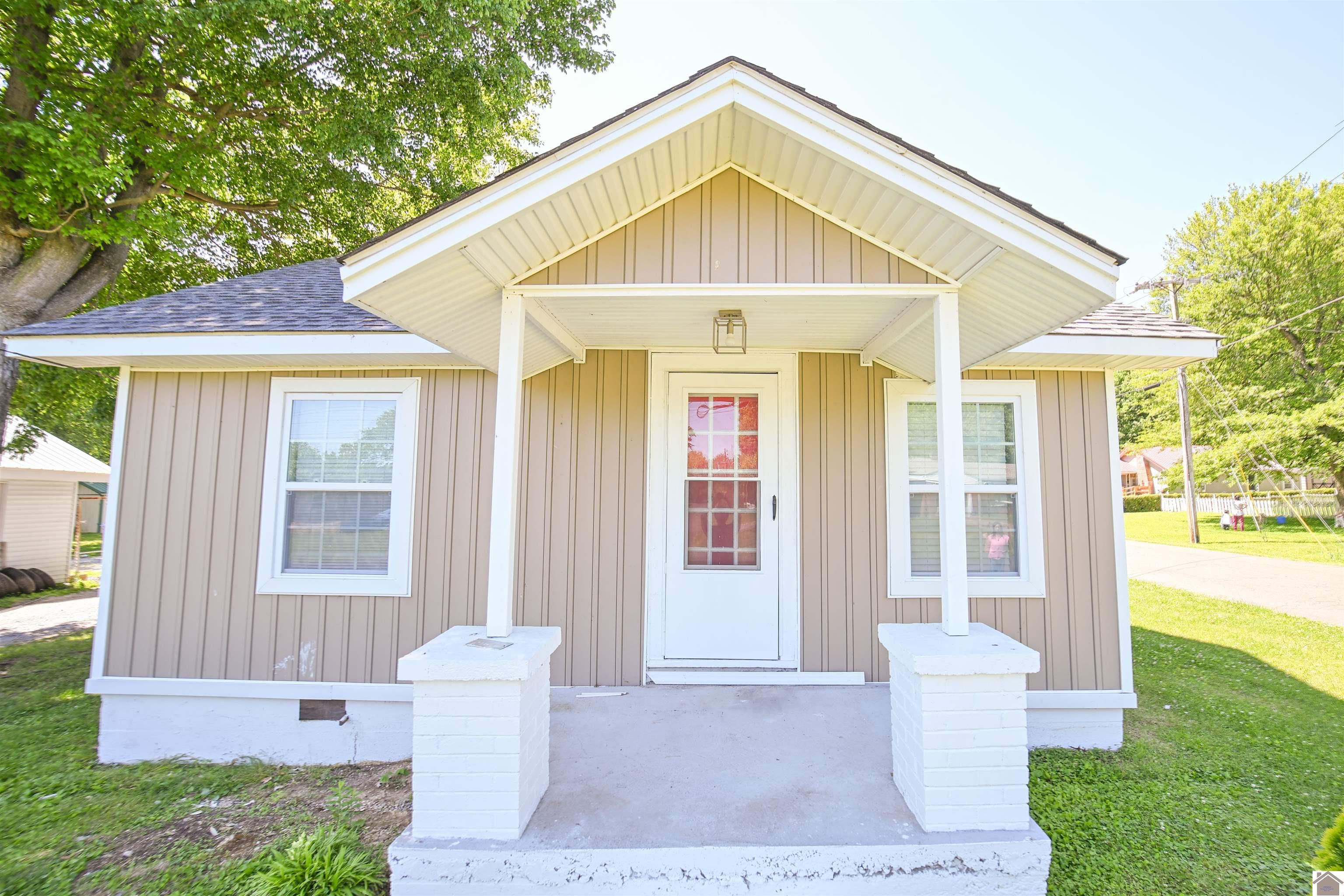 Photo 1 of 19 — 900 Backusburg Road, Mayfield, KY 42066