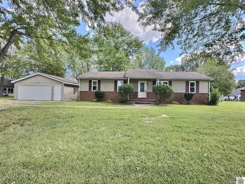 283 Gate Rd. Benton KY 42025