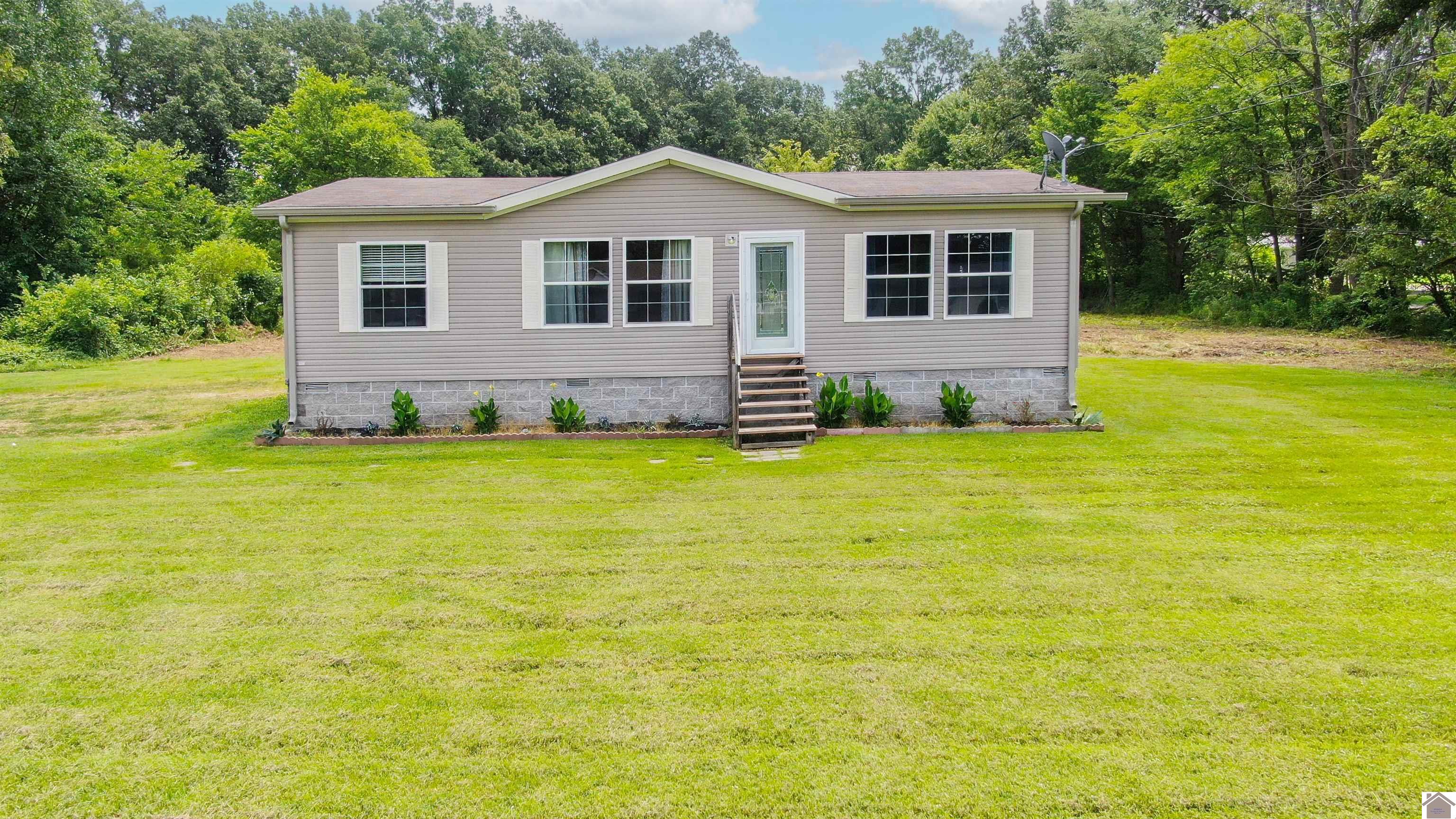 Photo 1 of 28 — 2014 Husband Rd, Paducah, KY 42003