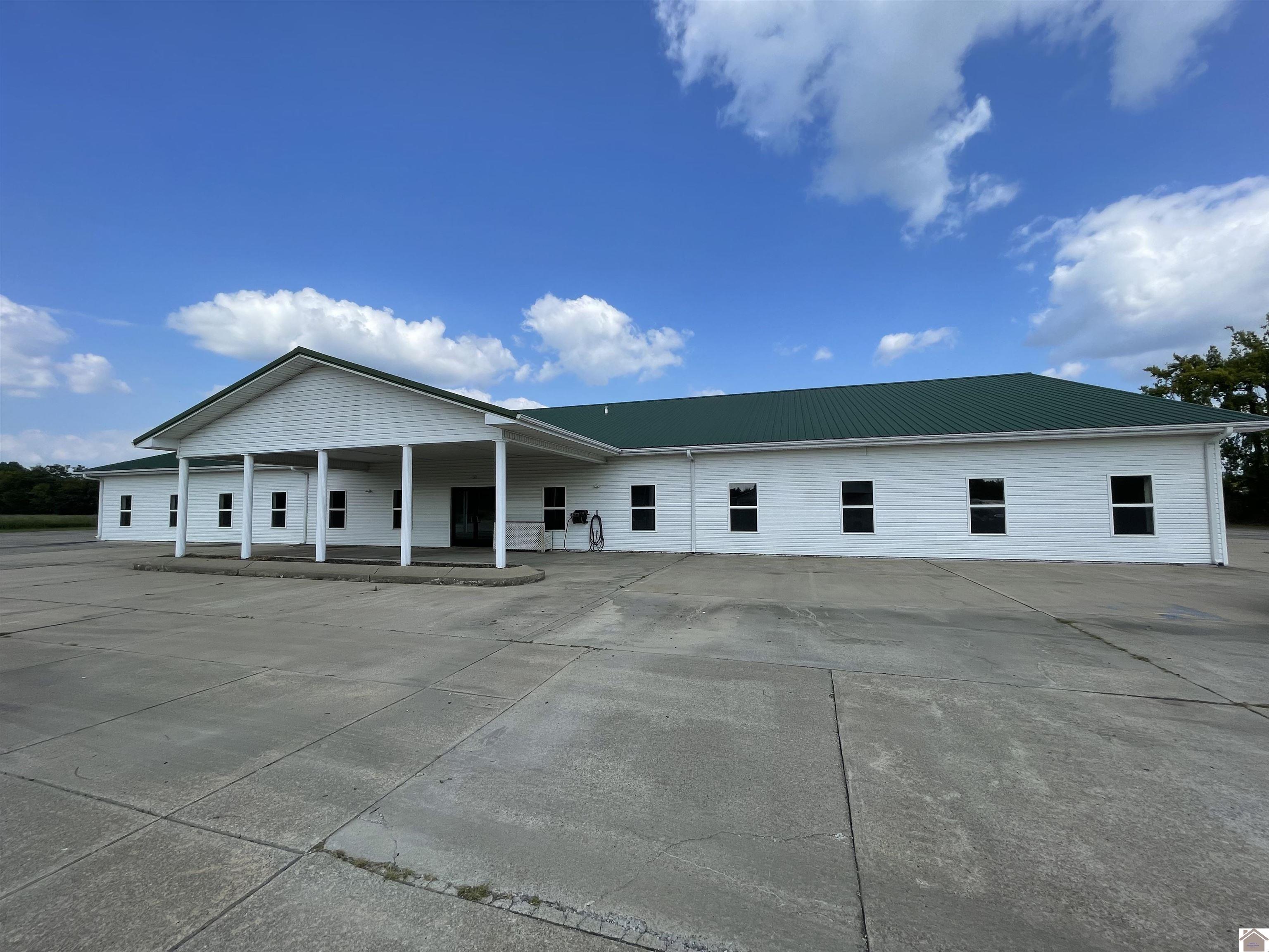 Photo 1 of 16 — 102 Caky, Benton, KY 42025