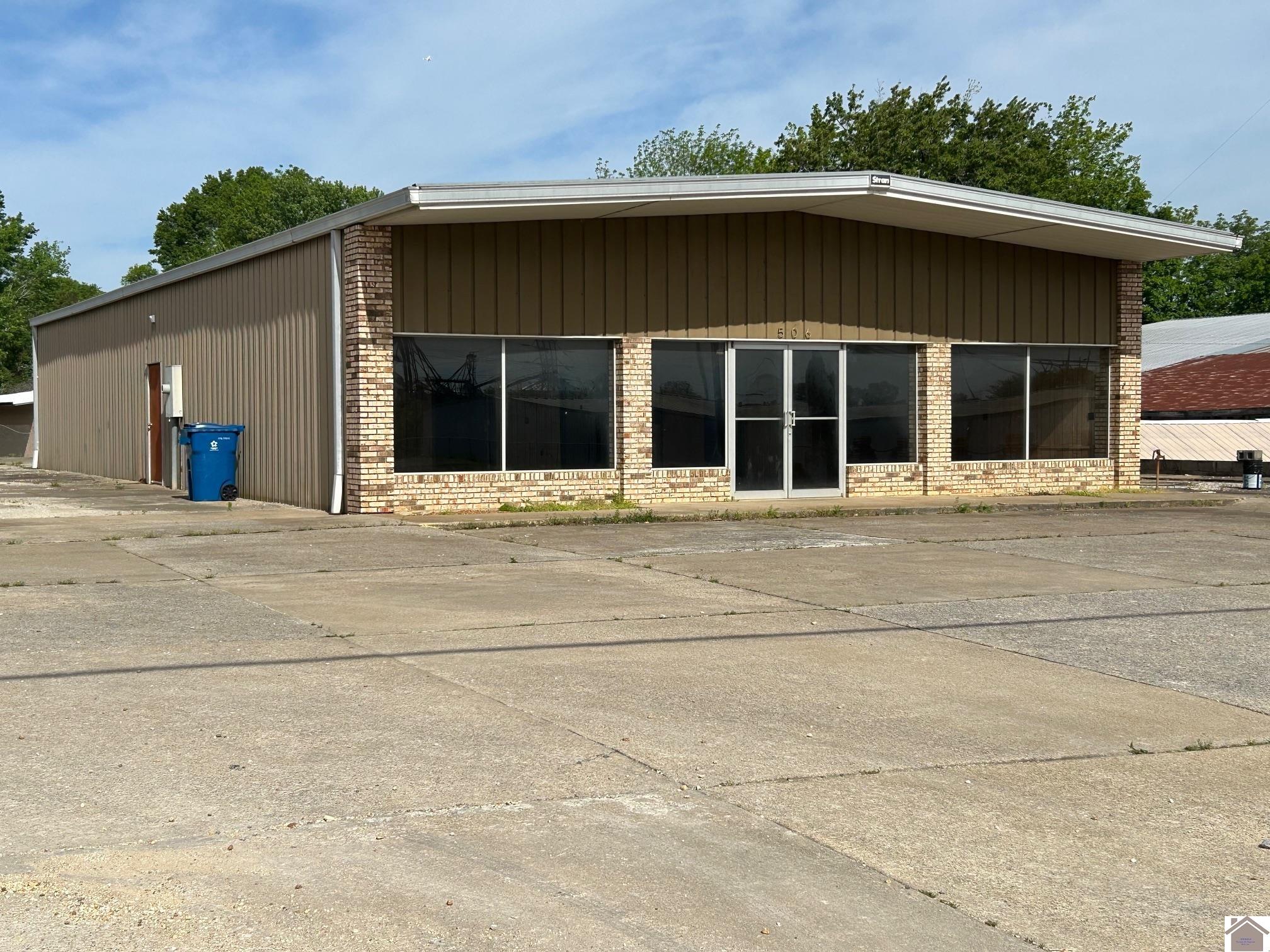 Photo 1 of 24 — 506 S 4th, Murray, KY 42071