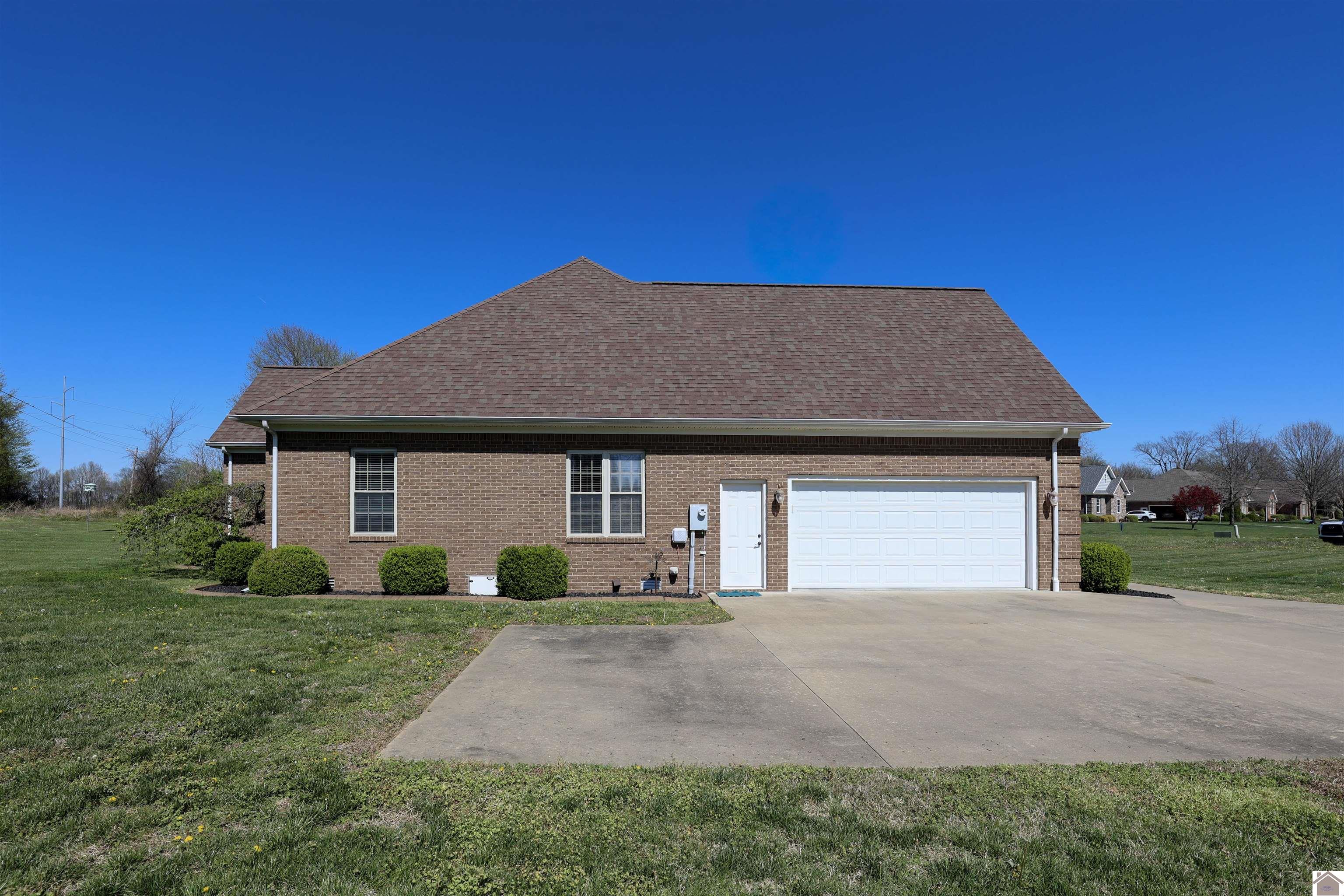 400 Cimarron Way