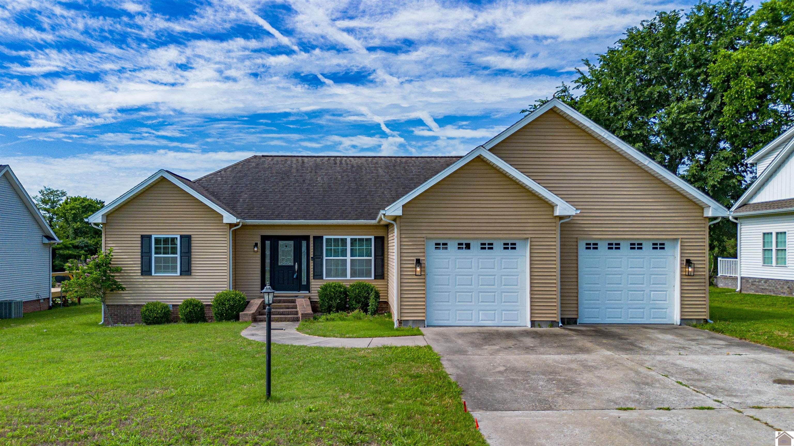 Photo 1 of 42 — 1010 Red Pine Circle, West Paducah, KY 42086