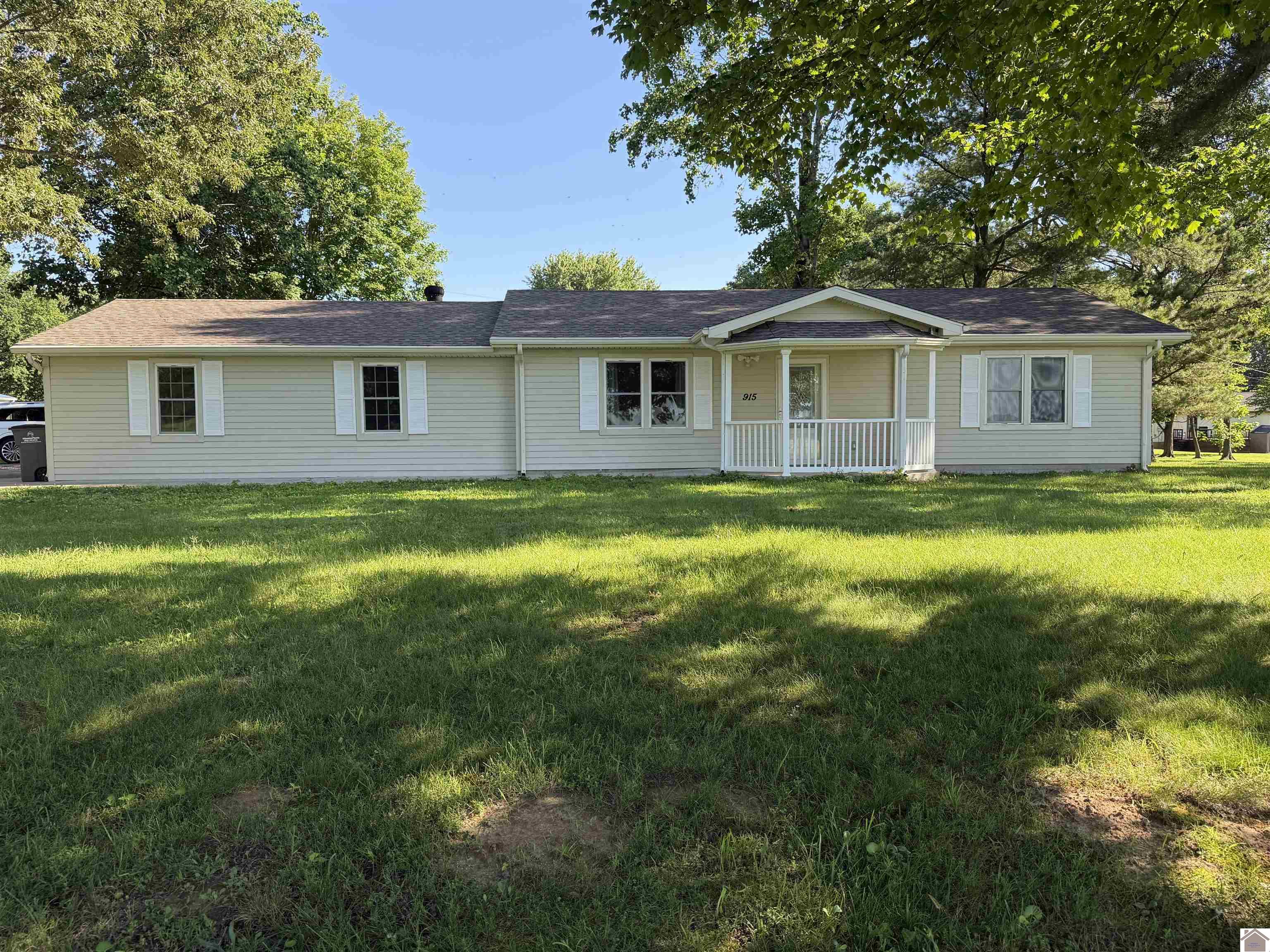 Photo 1 of 27 — 915 Tyree Road, Paducah, KY 42003