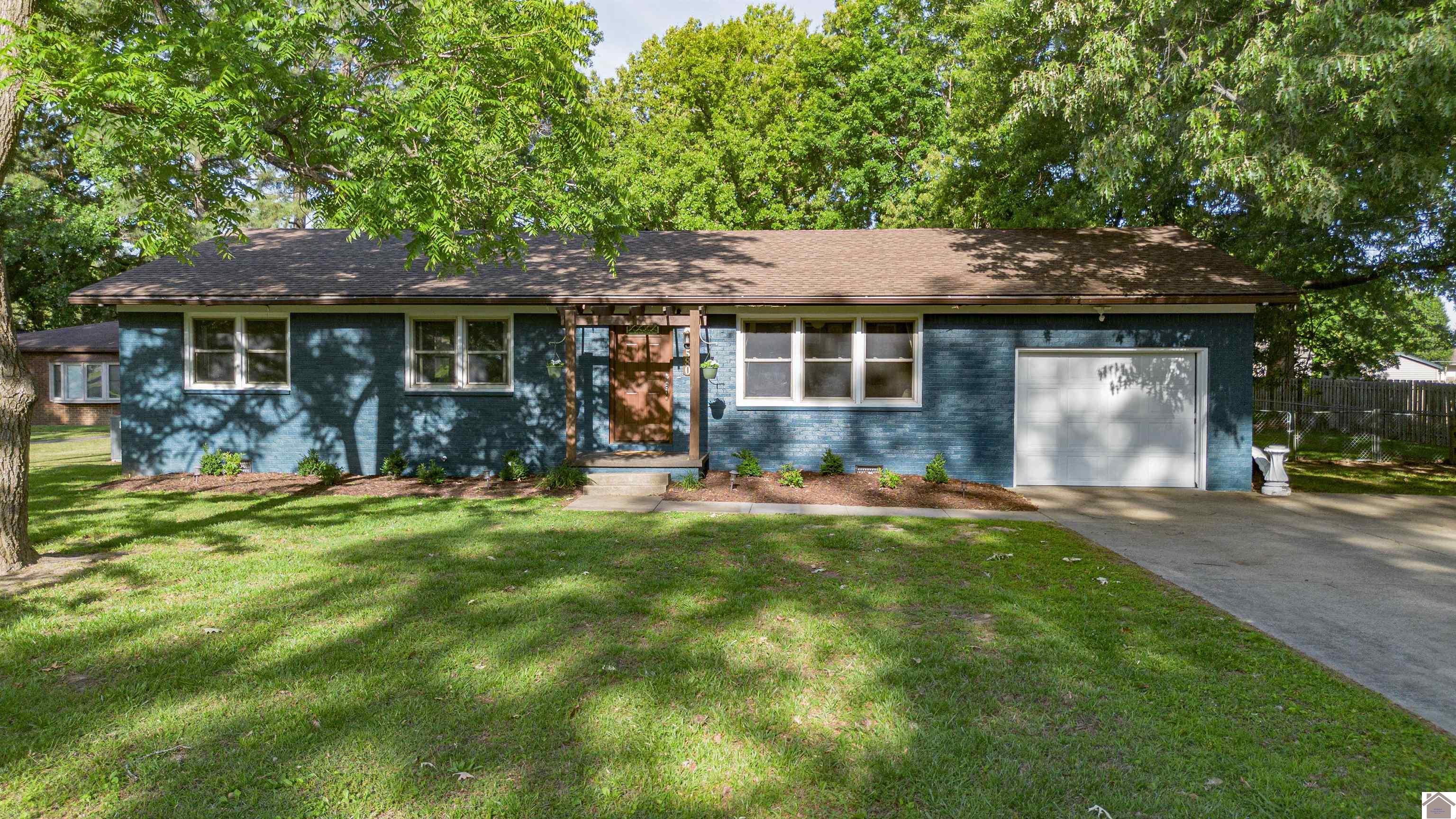 Photo 1 of 27 — 580 Oakland Circle, Paducah, KY 42003