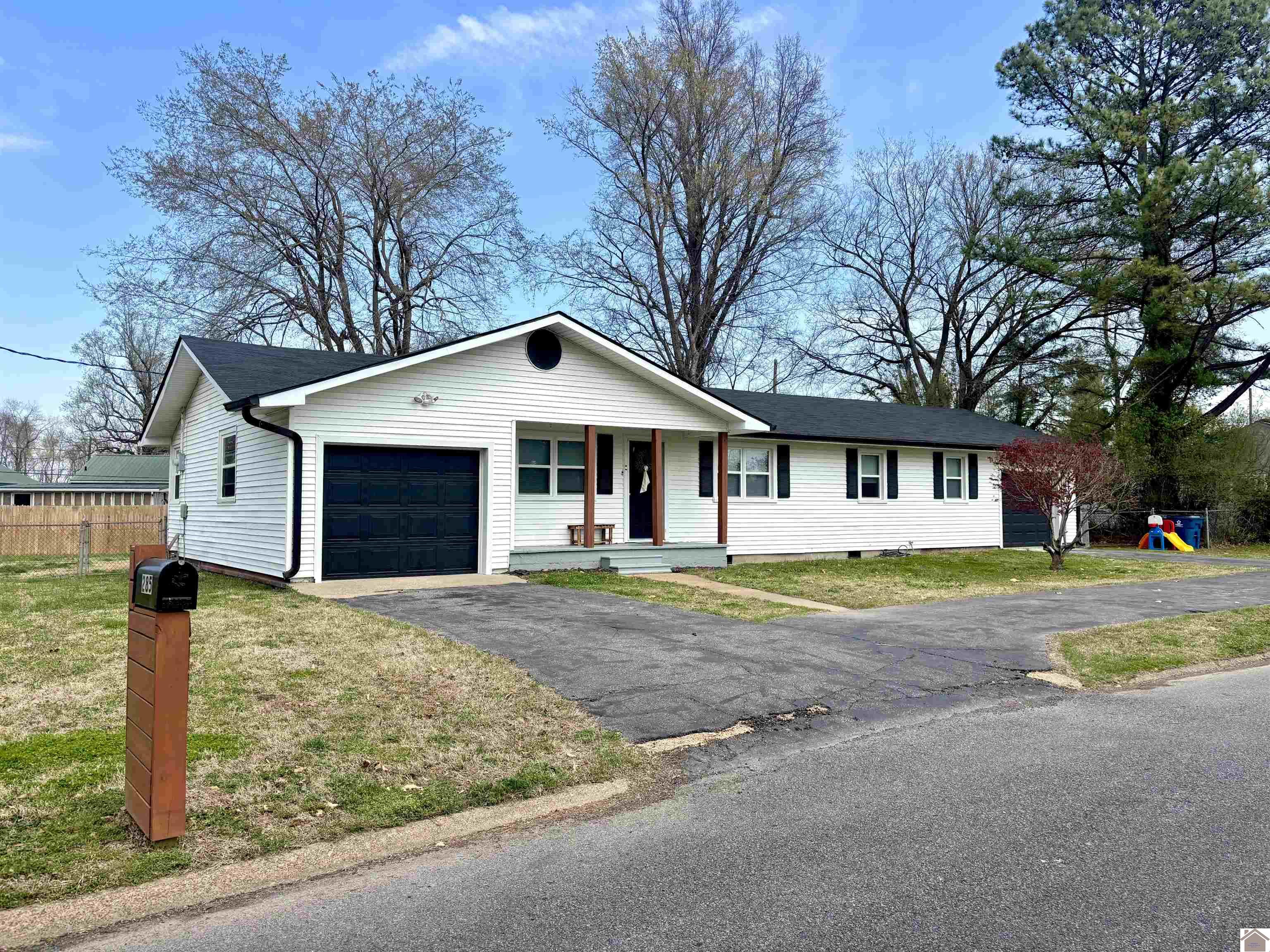 285 College Terrace