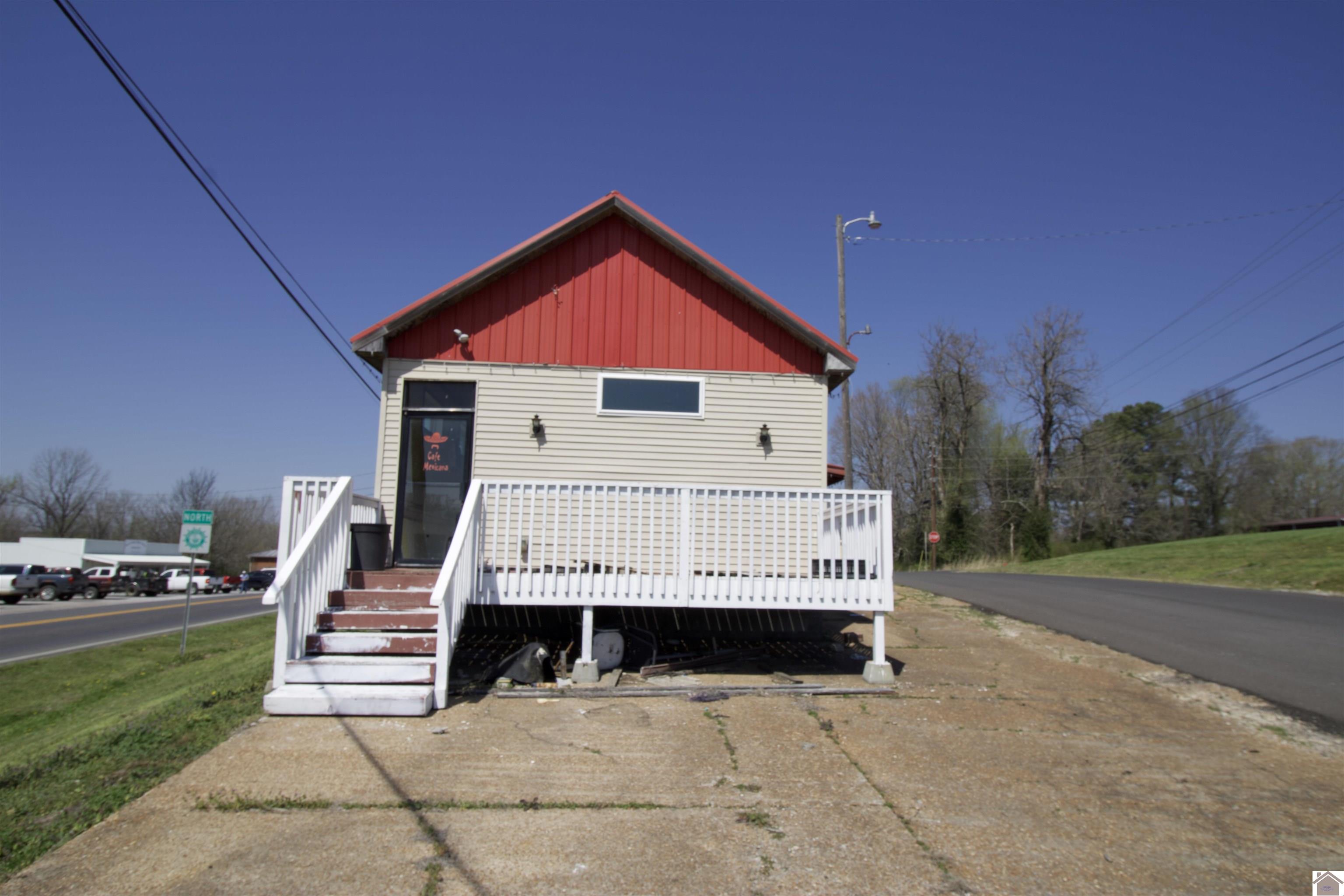Photo 1 of 7 — 28 Elm Street, Bardwell, KY 42023