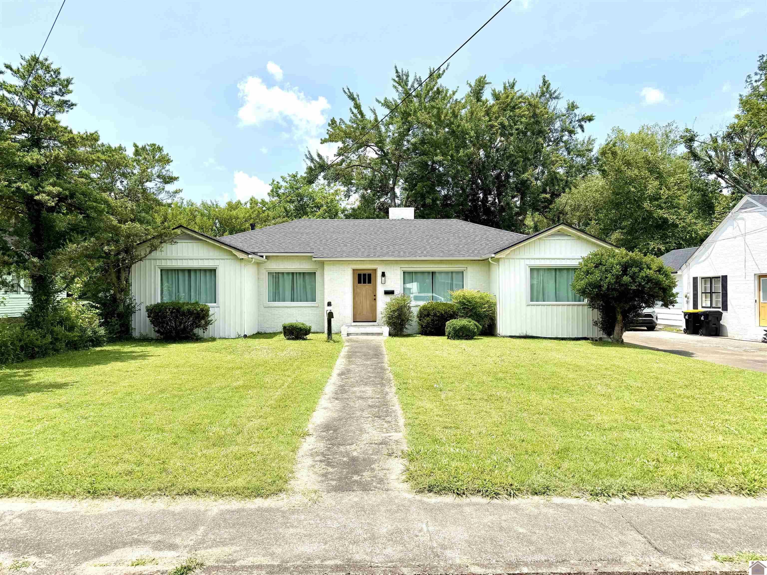 Photo 1 of 27 — 528 S 6th Street, Murray, KY 42071