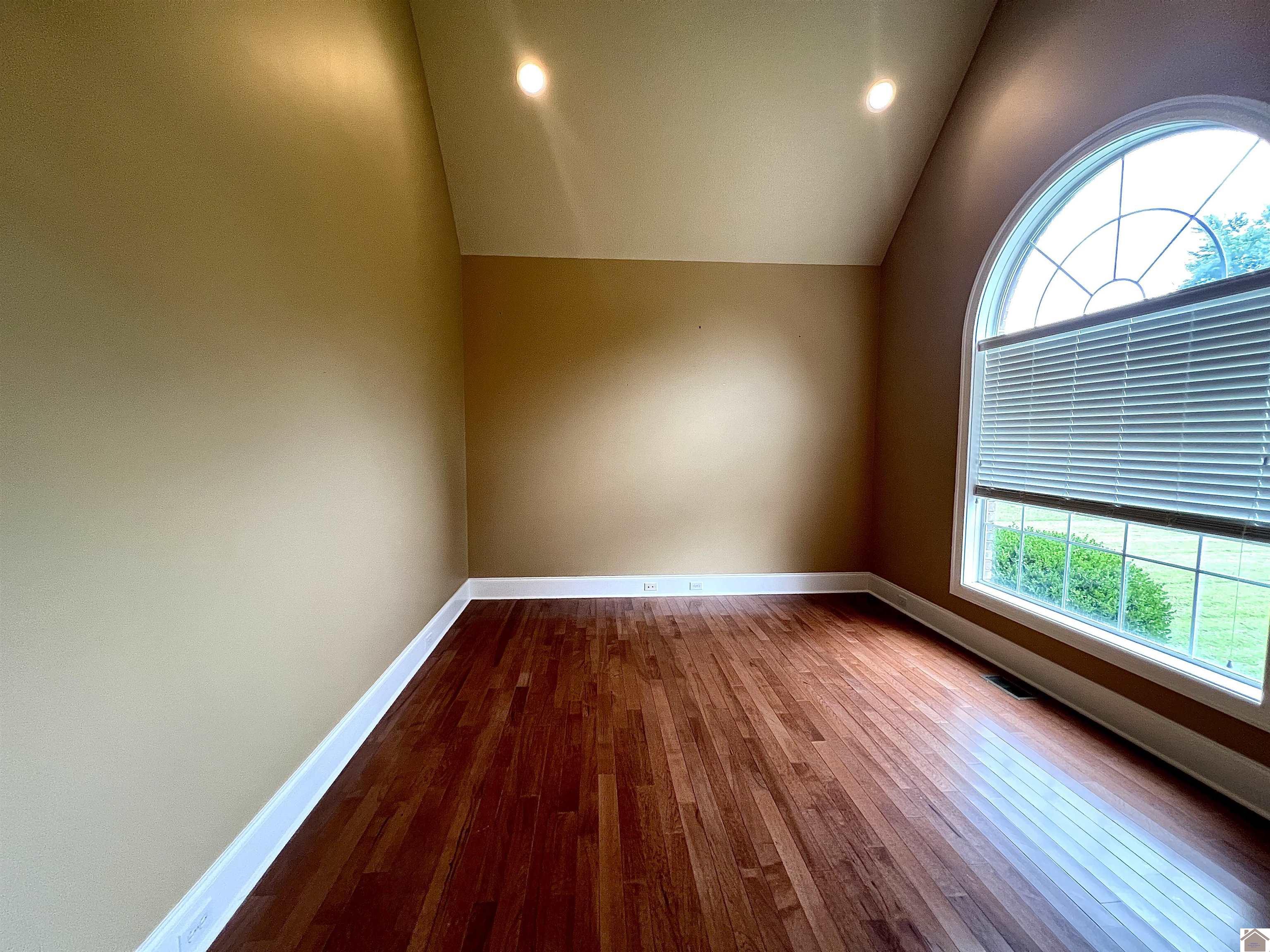 564 W Wiswell Rd - Photo 4