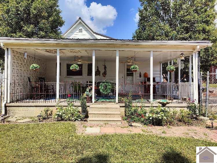 308 W Bellville