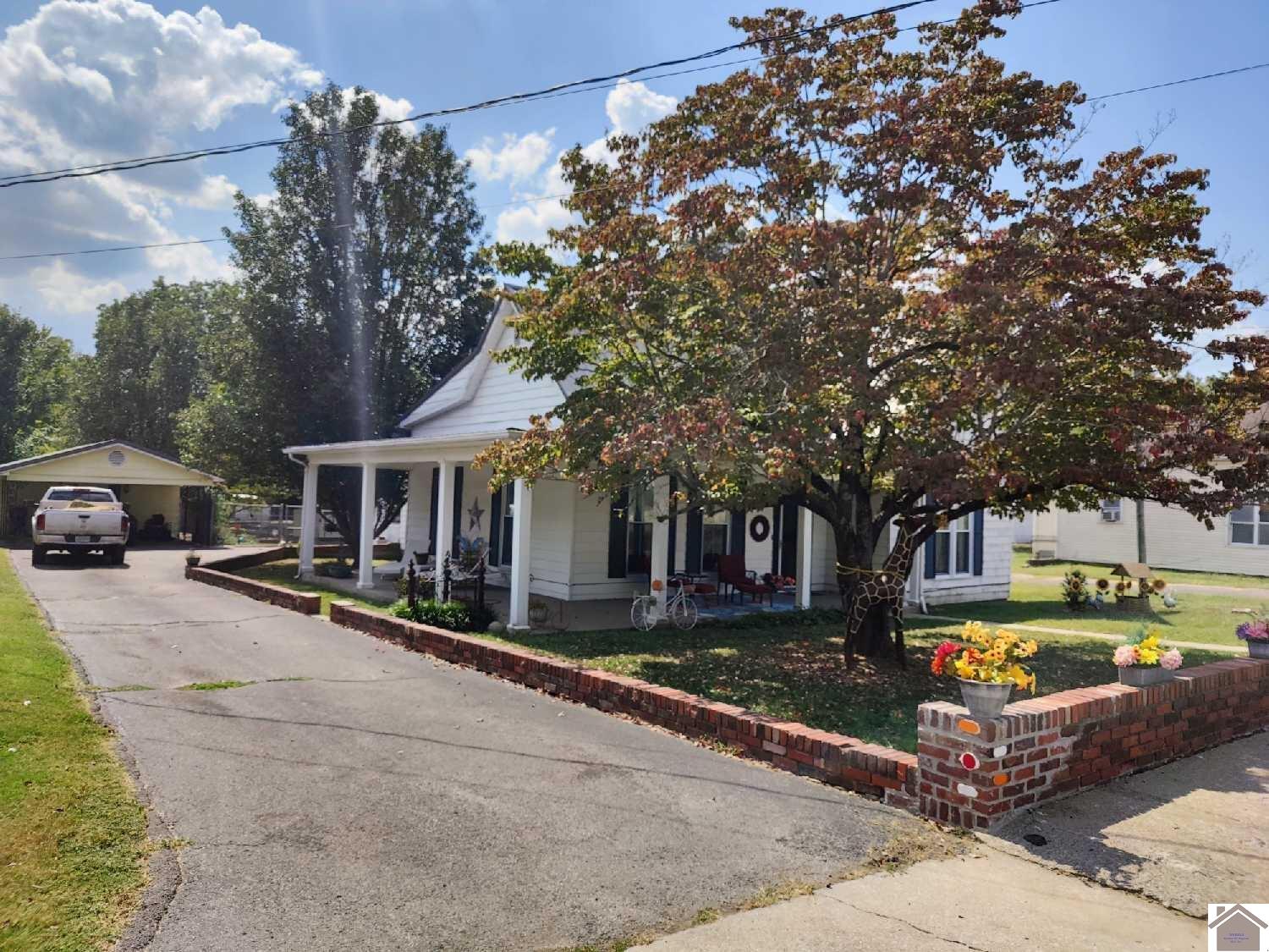 308 W Bellville
