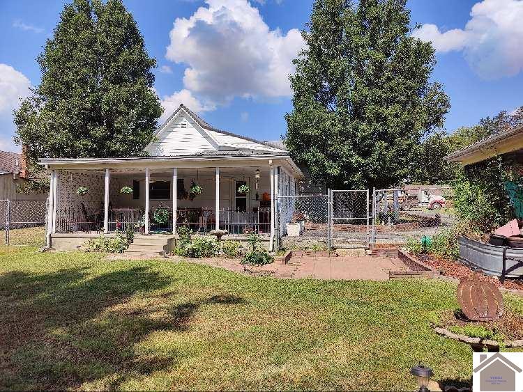 308 W Bellville