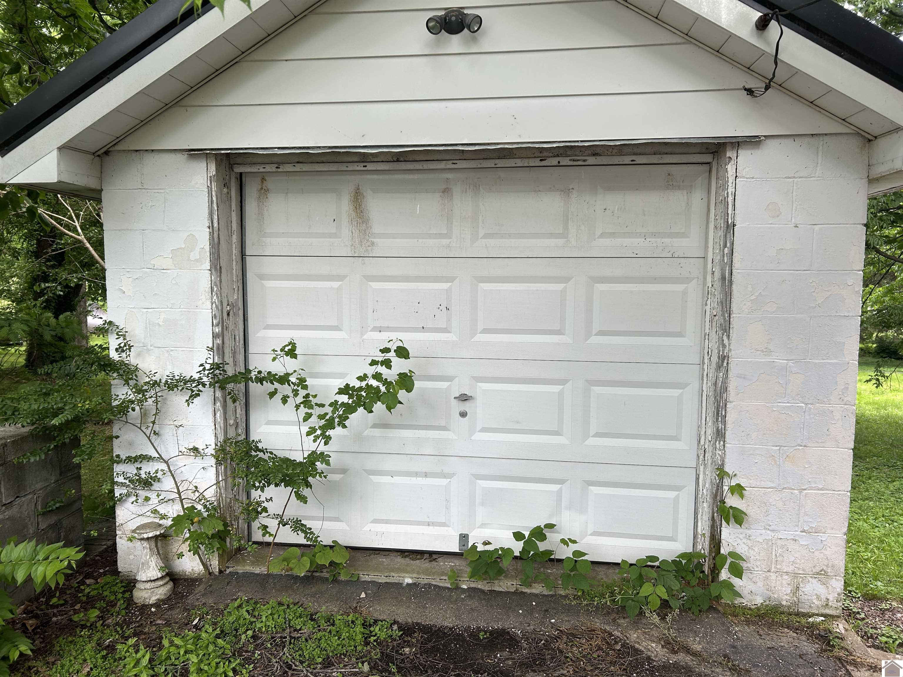 123 South Highland Ave