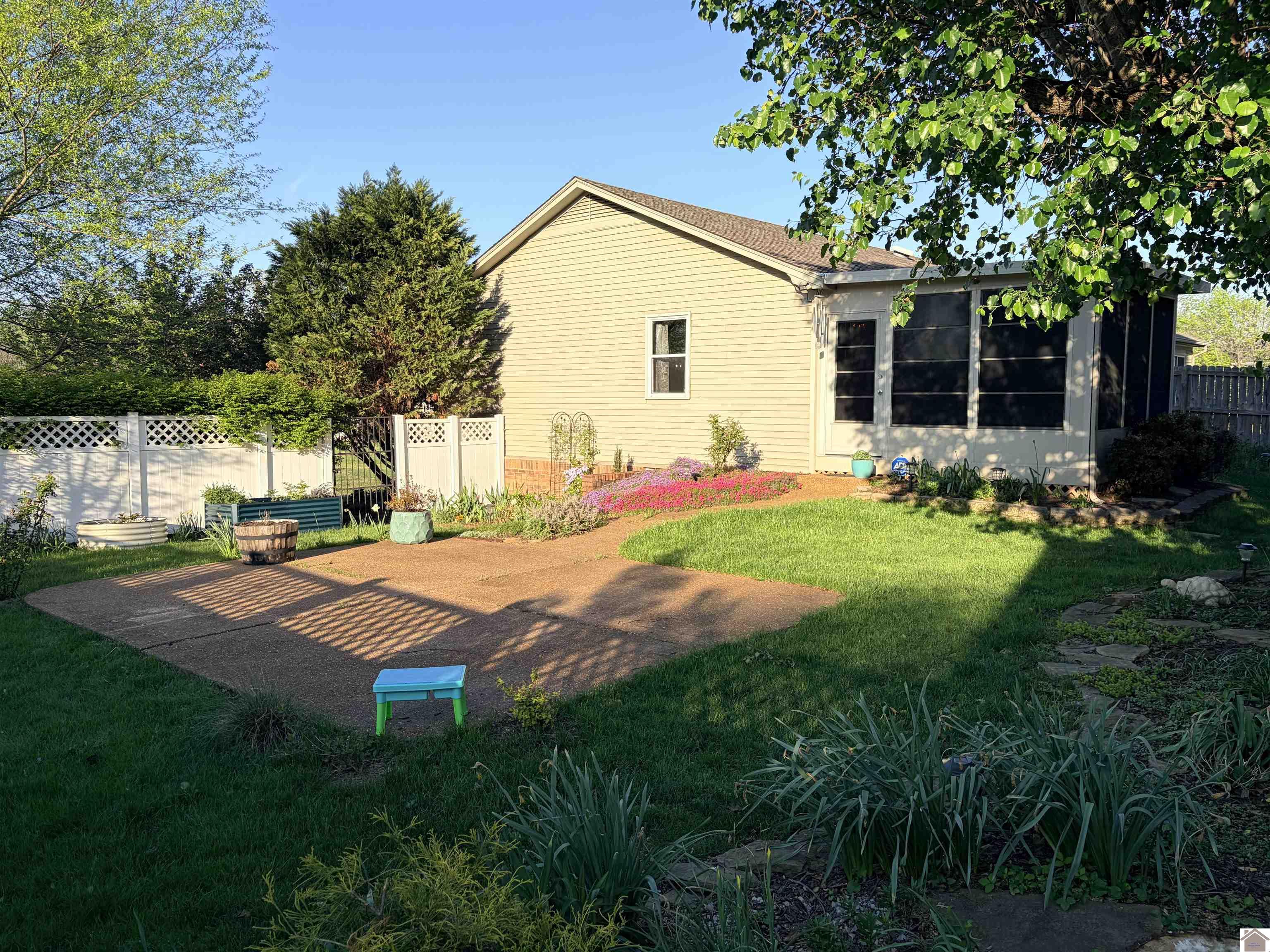 5204 Ogilvie Ave