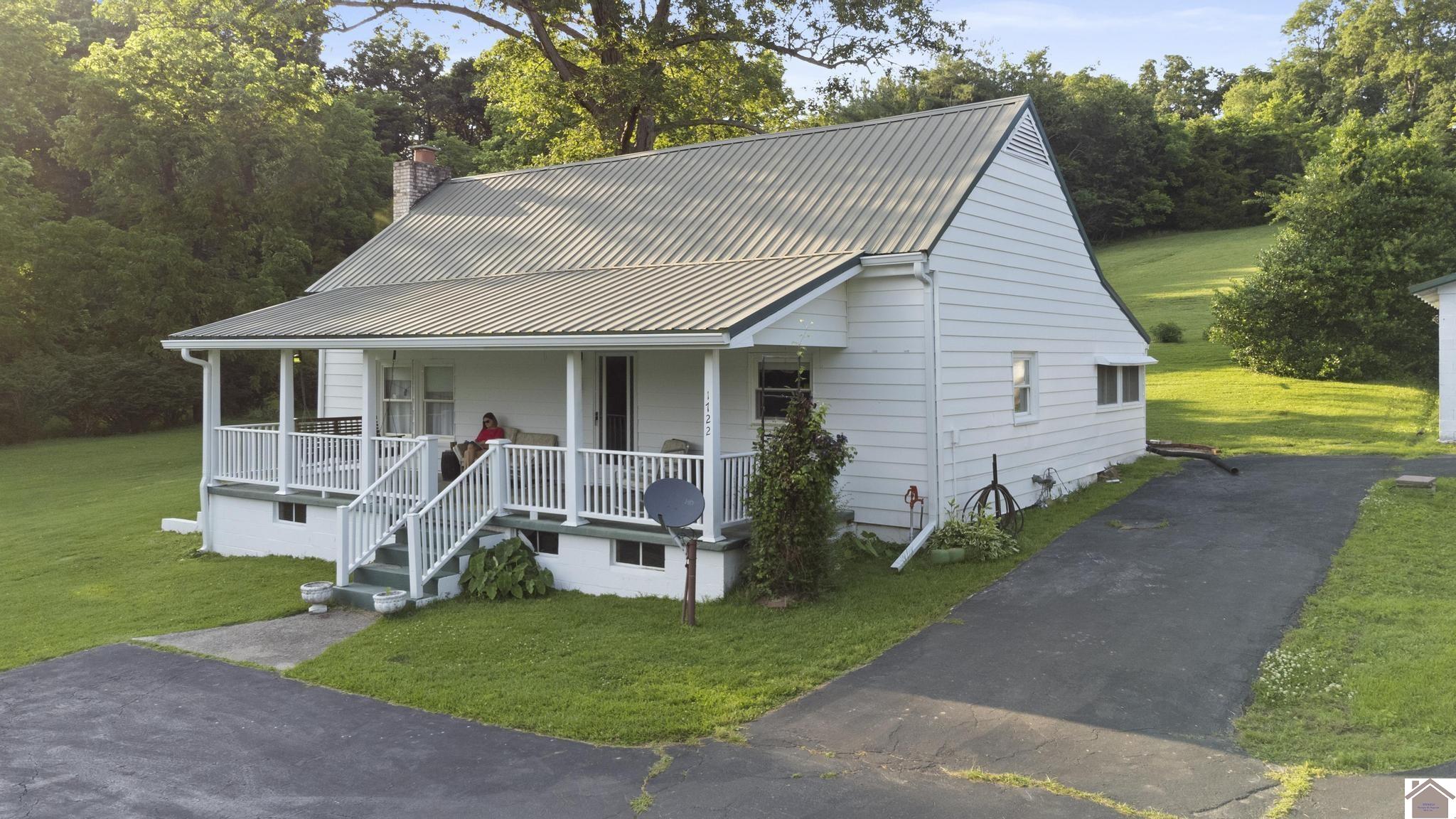 1722 E US Hwy 60