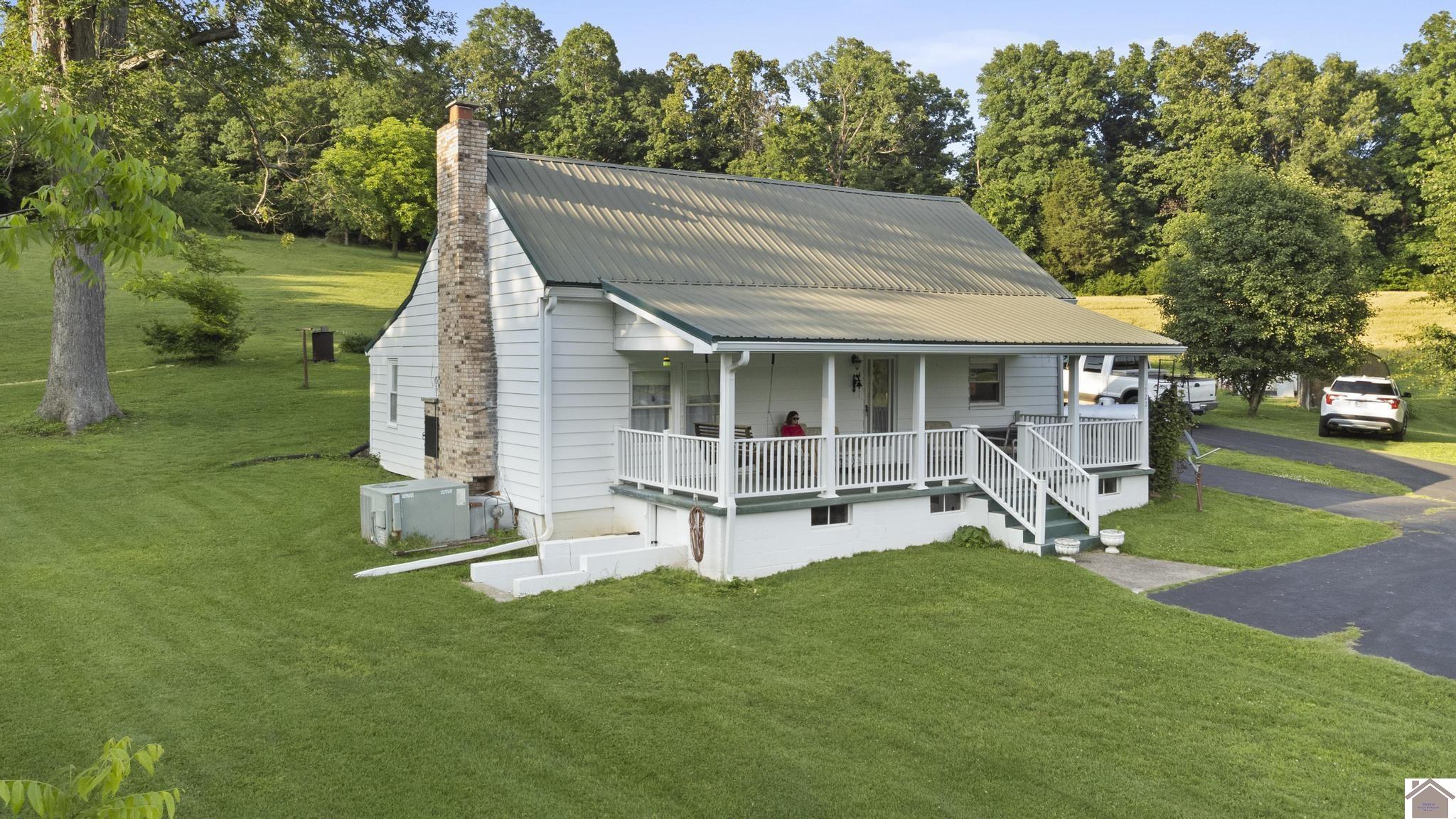 1722 E US Hwy 60