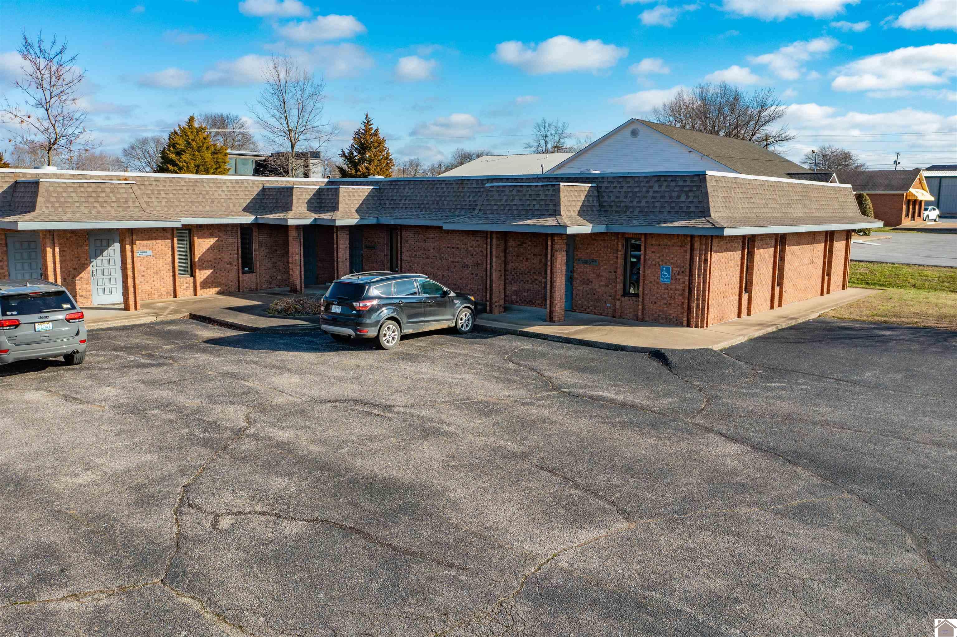 Photo 1 of 28 — 1210 Johnson Blvd, Murray, KY 42071