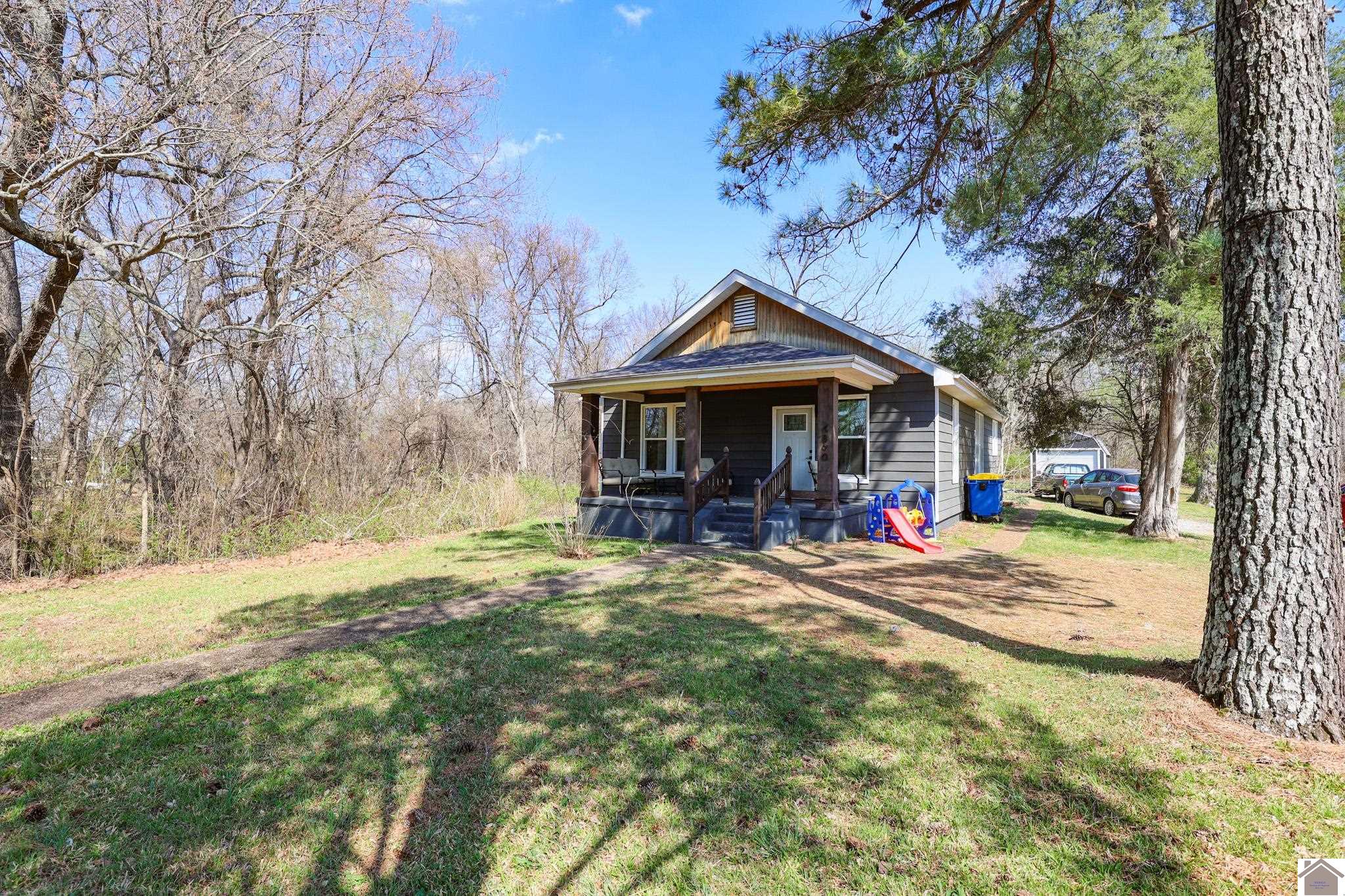 4890 Hendron Rd