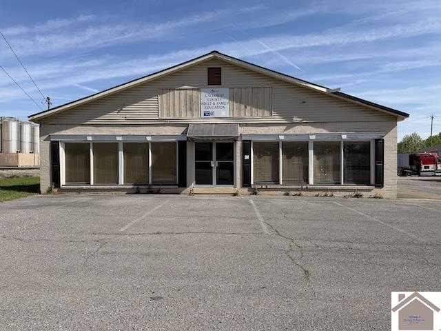 Photo 1 of 19 — 94 Chestnut St., Murray, KY 42071